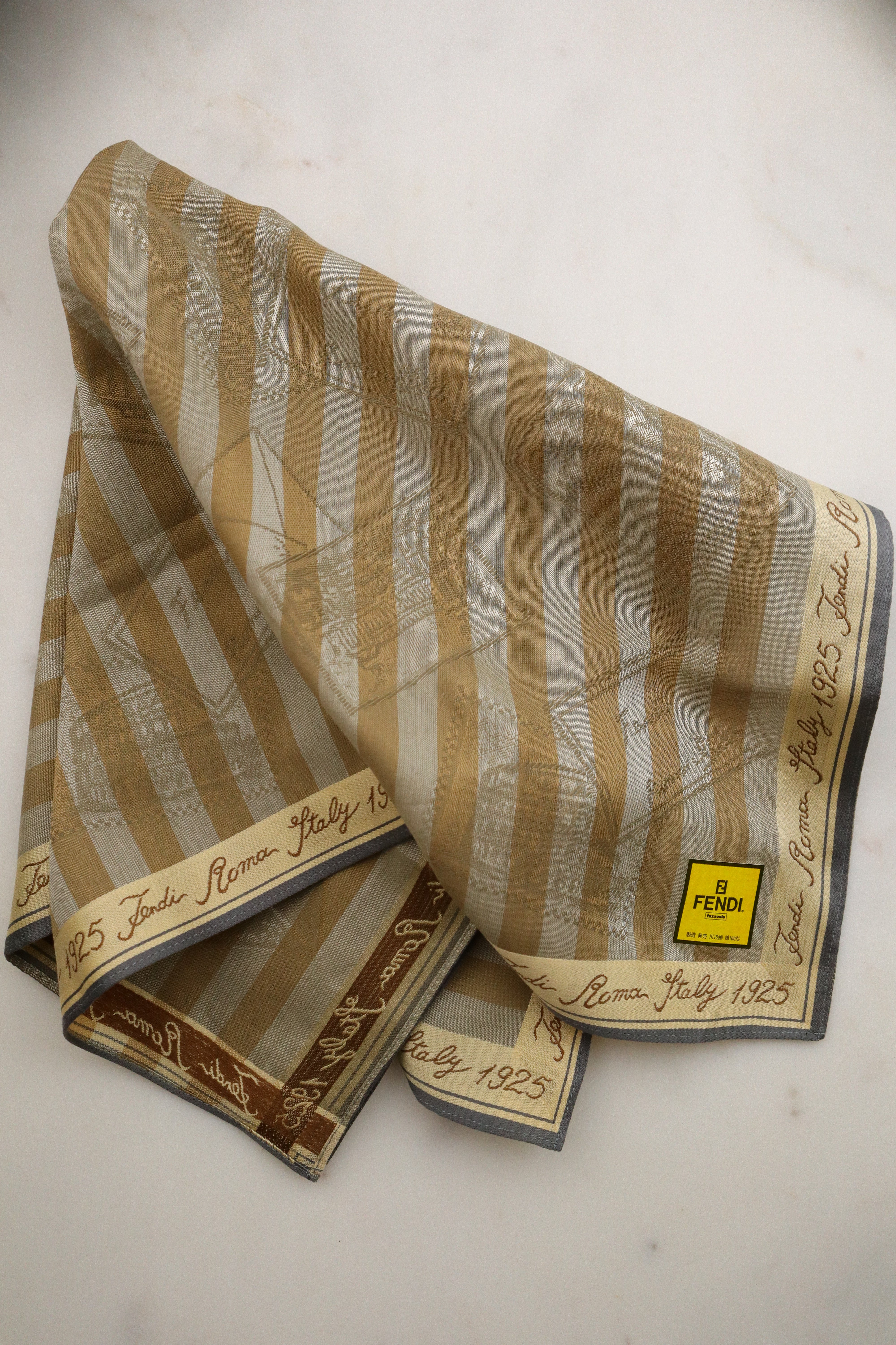 Fendi – Beżowo-złota gawroszka/chustka w pasy Fendi