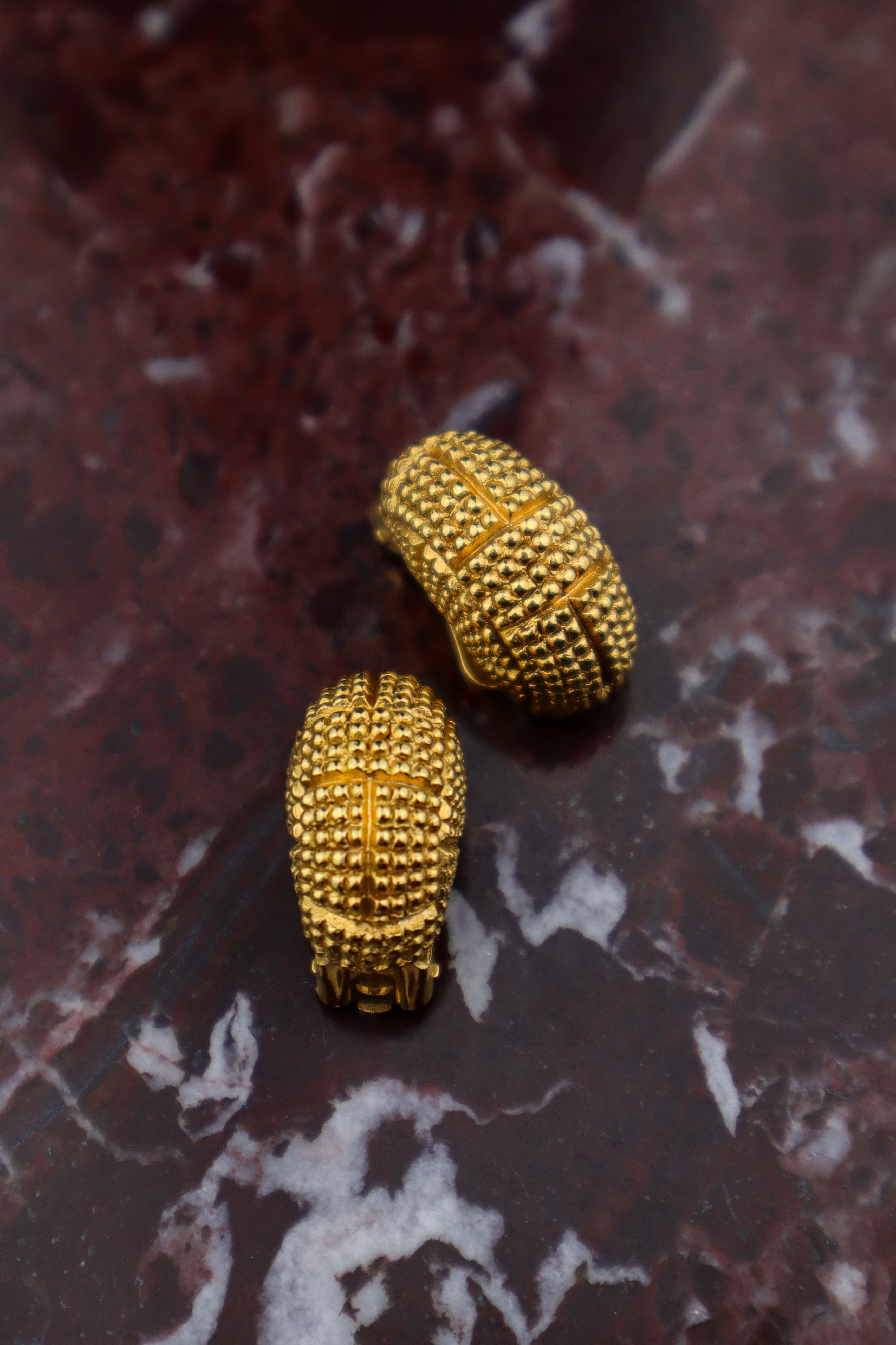 Dior – klipsy półkola