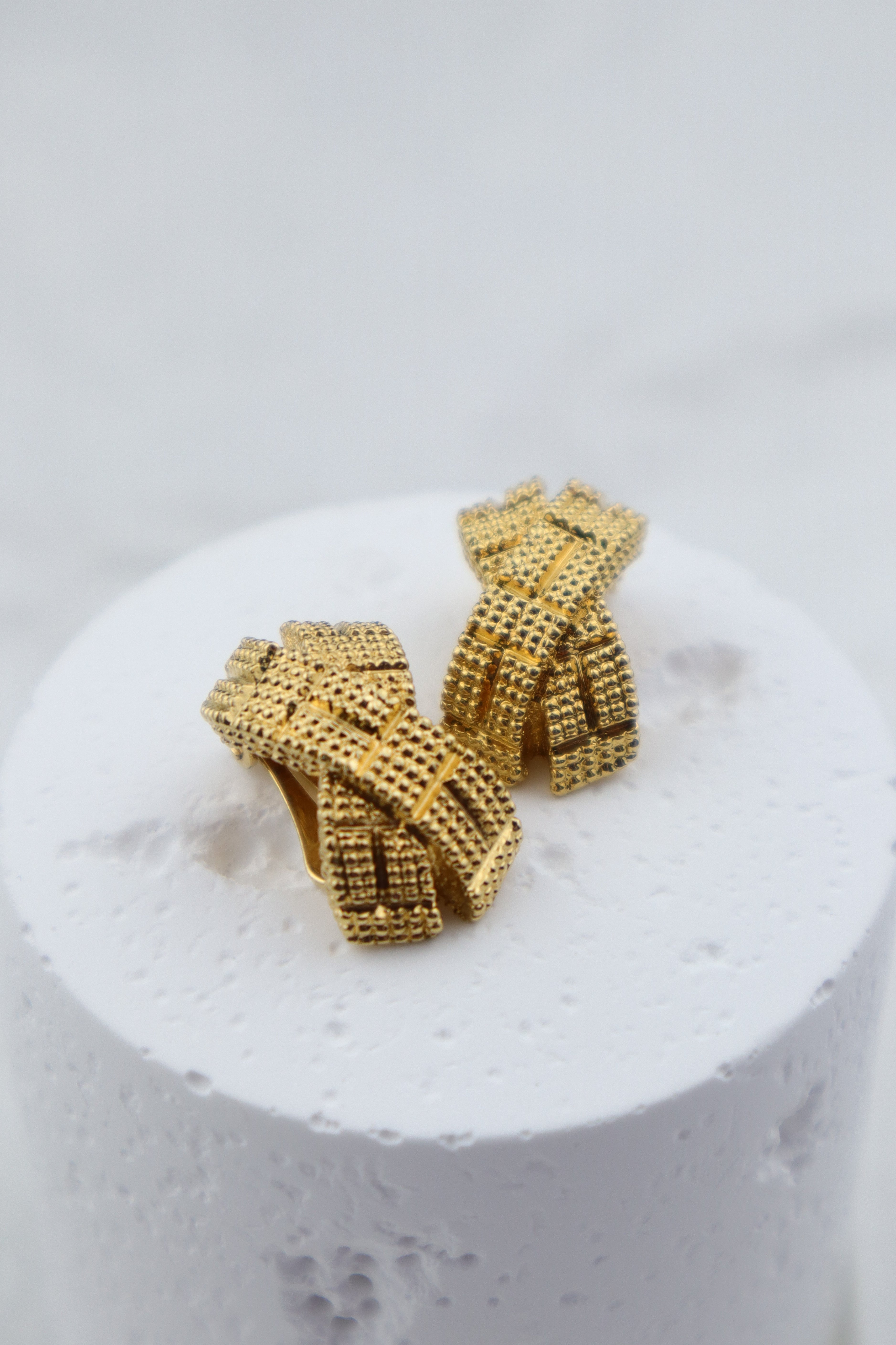 Dior – klipsy kultowe wstążki