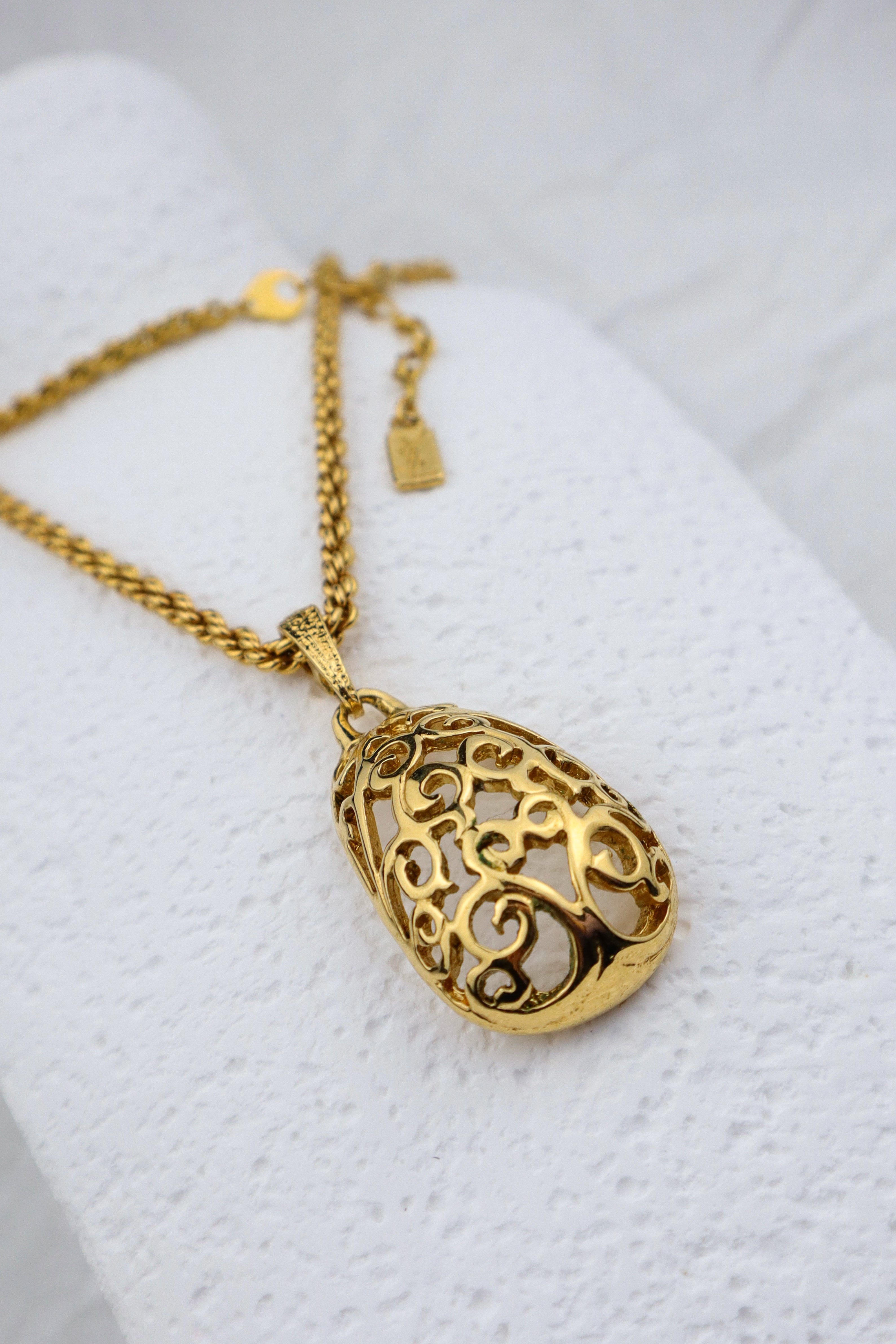 Yves Saint Laurent - pozłacany arabeskowy naszyjnik