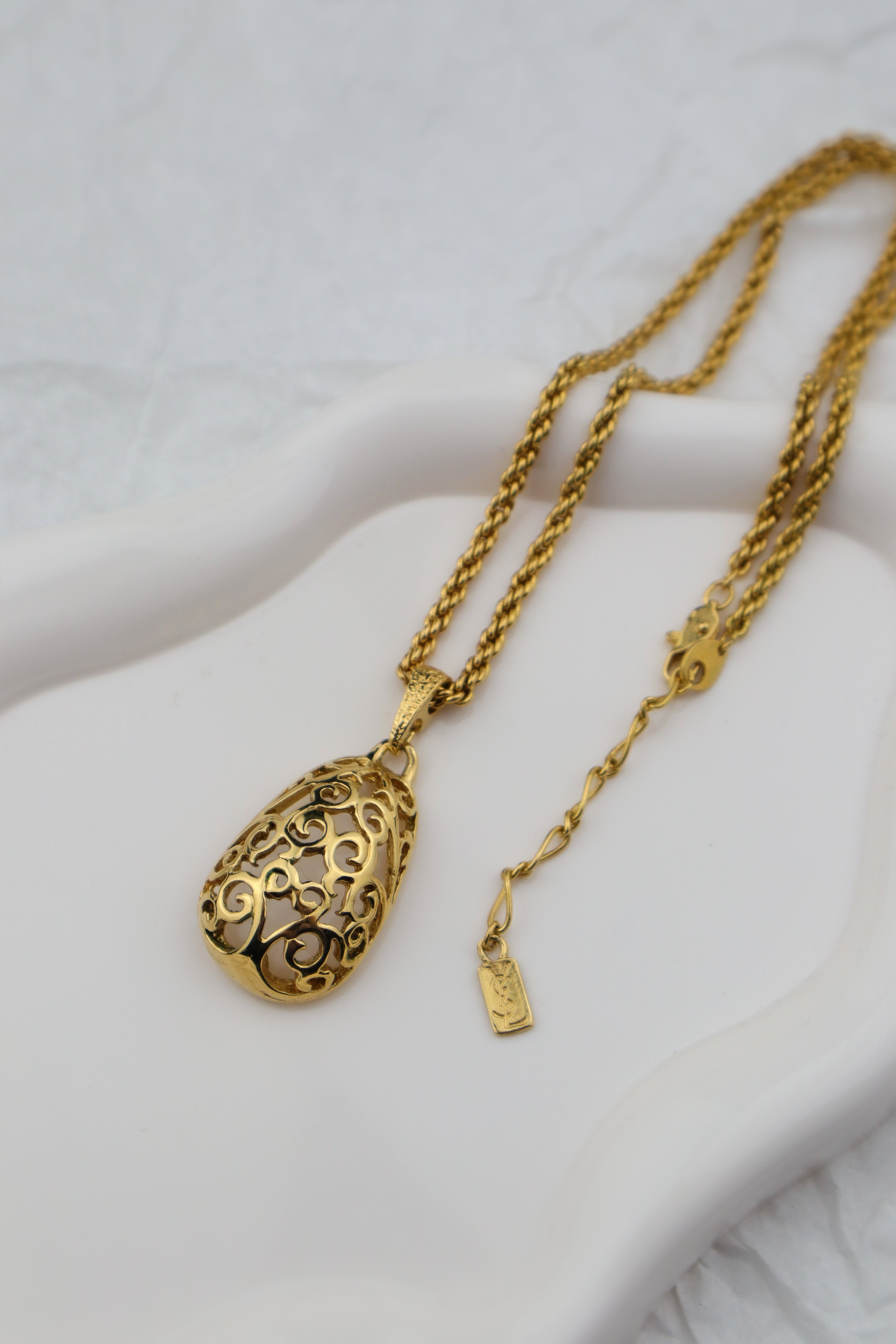 Yves Saint Laurent - pozłacany arabeskowy naszyjnik