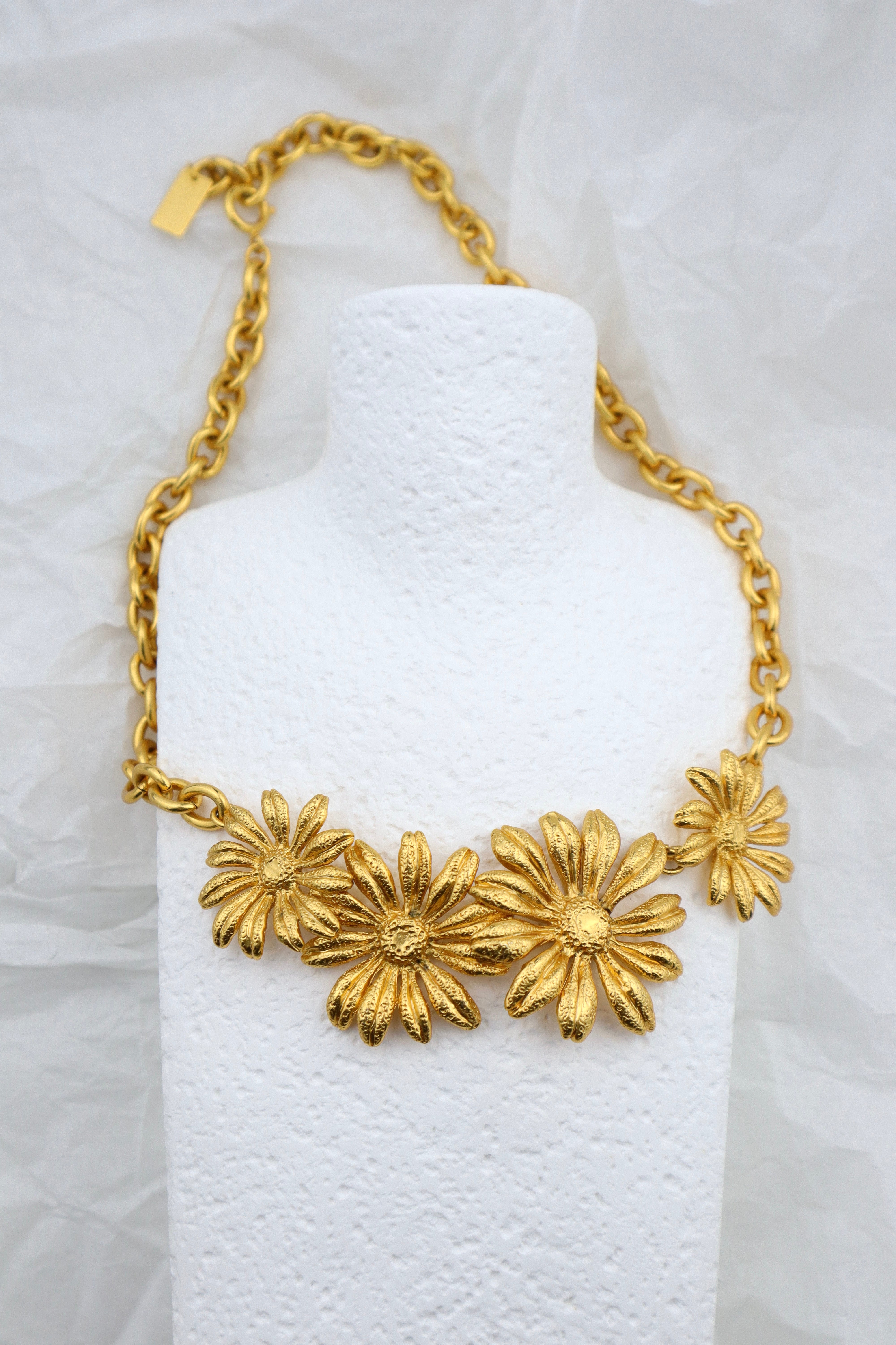 Kenzo - pozłacany naszyjnik w kwiatowy motyw