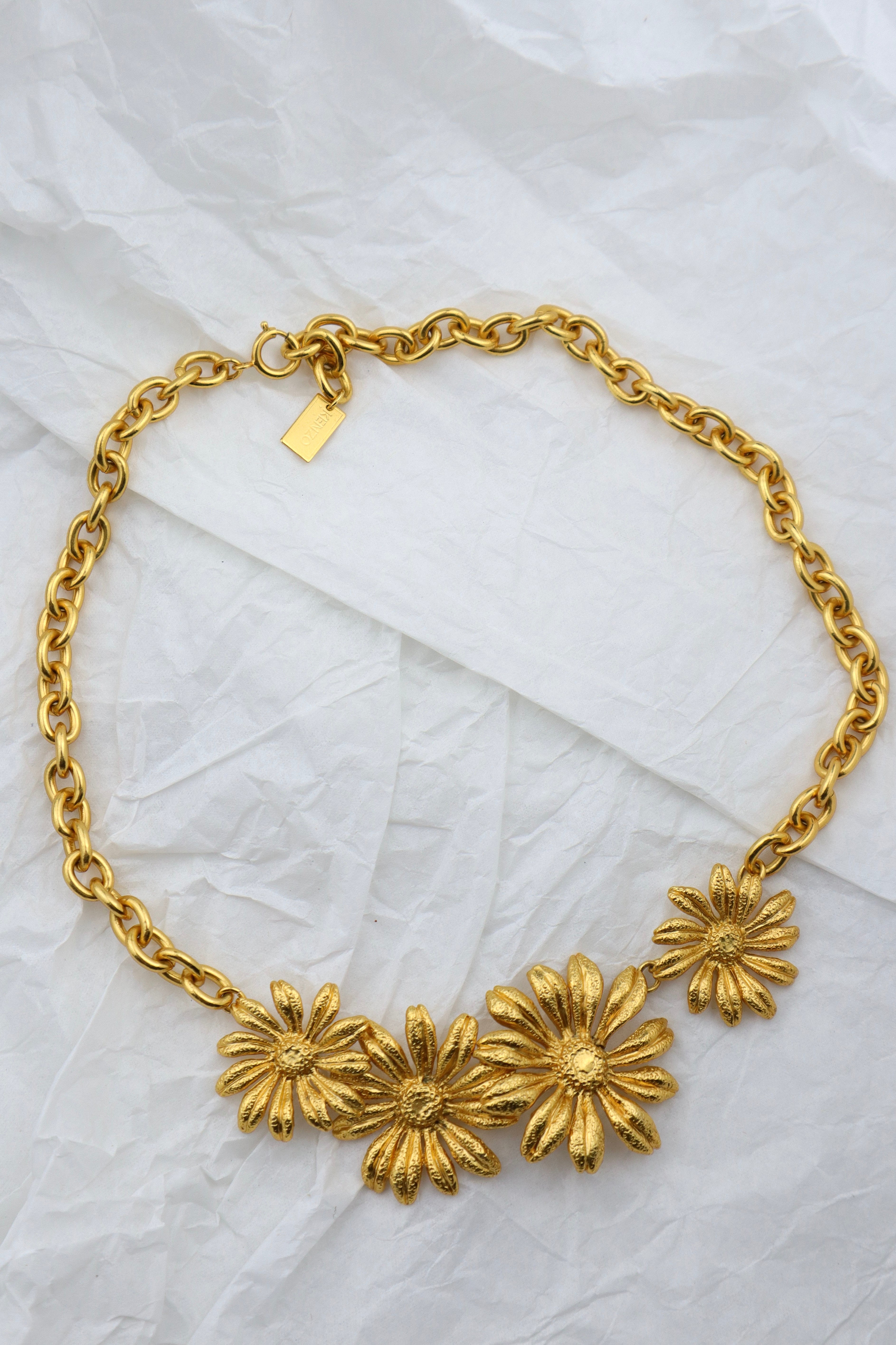 Kenzo - pozłacany naszyjnik w kwiatowy motyw