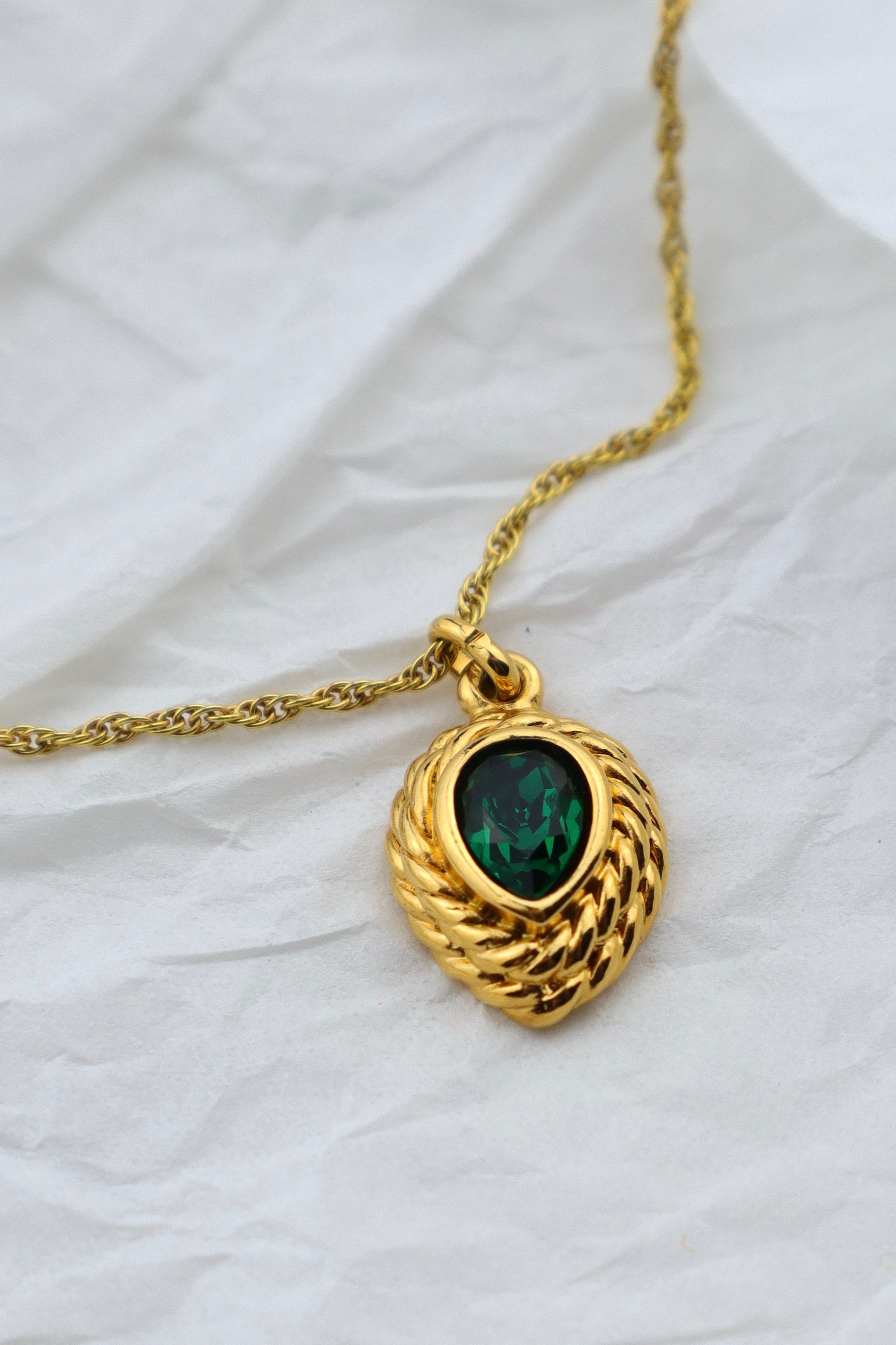 Lanvin - pozłacany naszyjnik zielona łezka