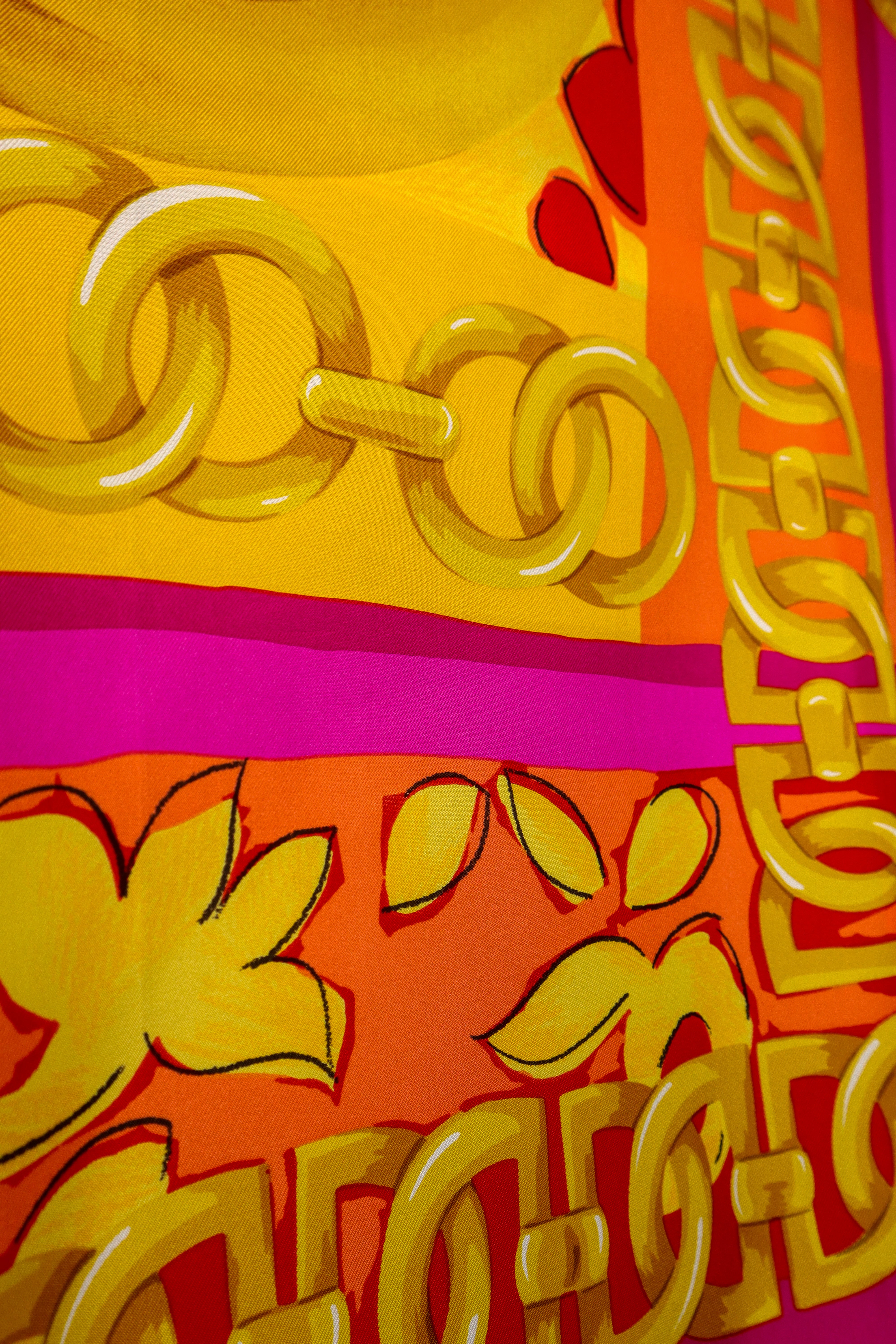 Celine - jedwabna apaszka „Royal Pink Medallion”