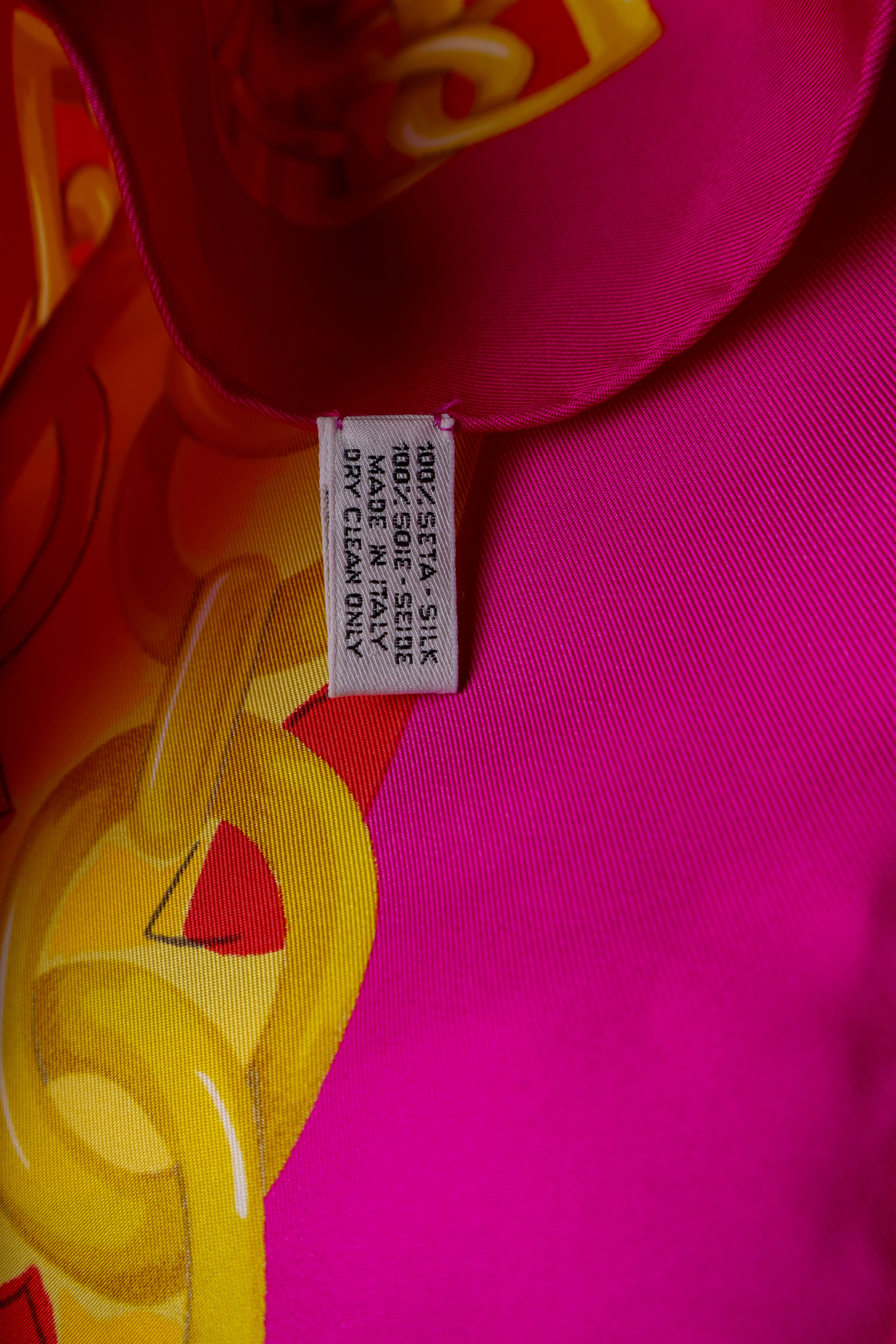 Celine - jedwabna apaszka „Royal Pink Medallion”