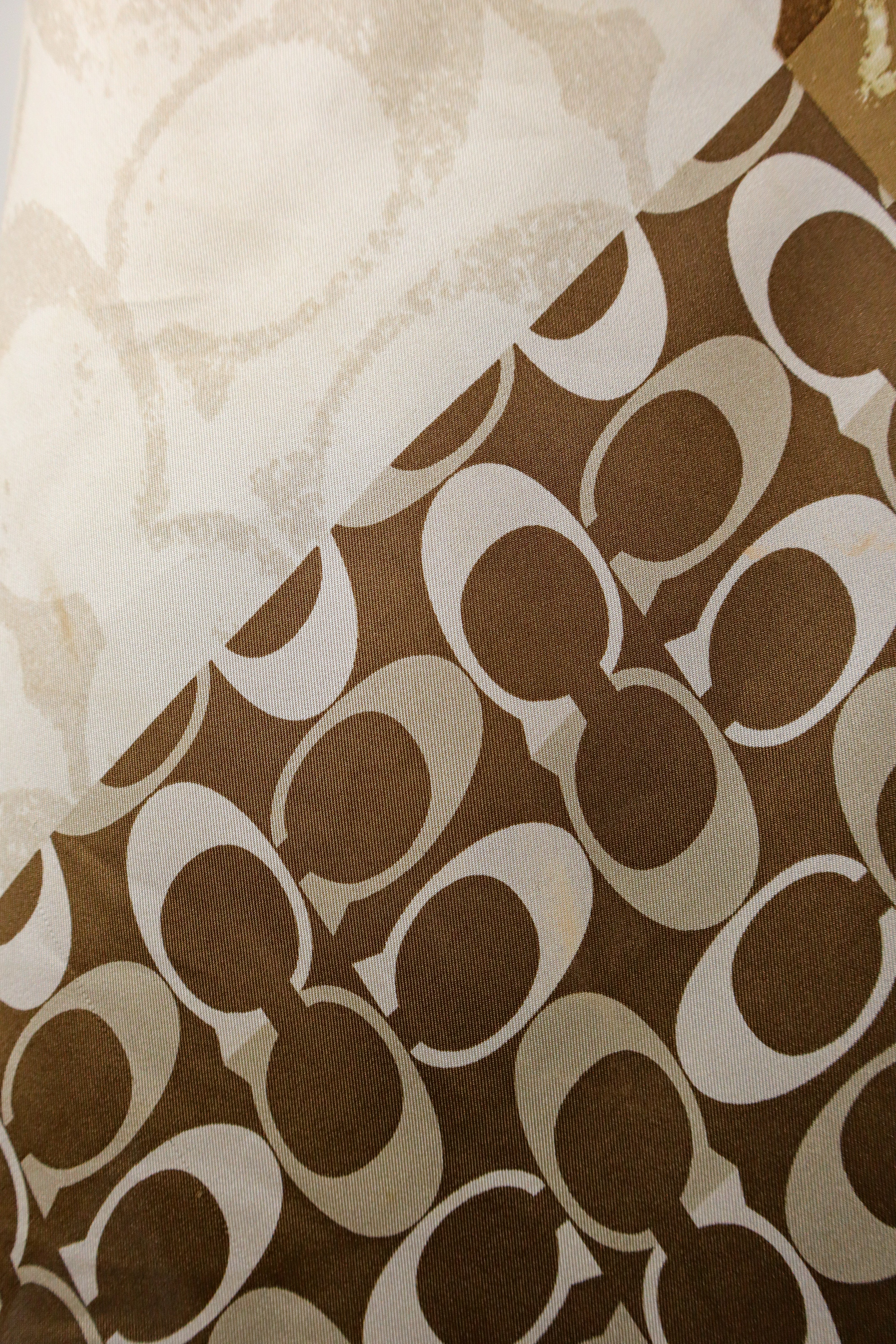 Coach – jedwabna apaszka w Sygnowany Patchwork