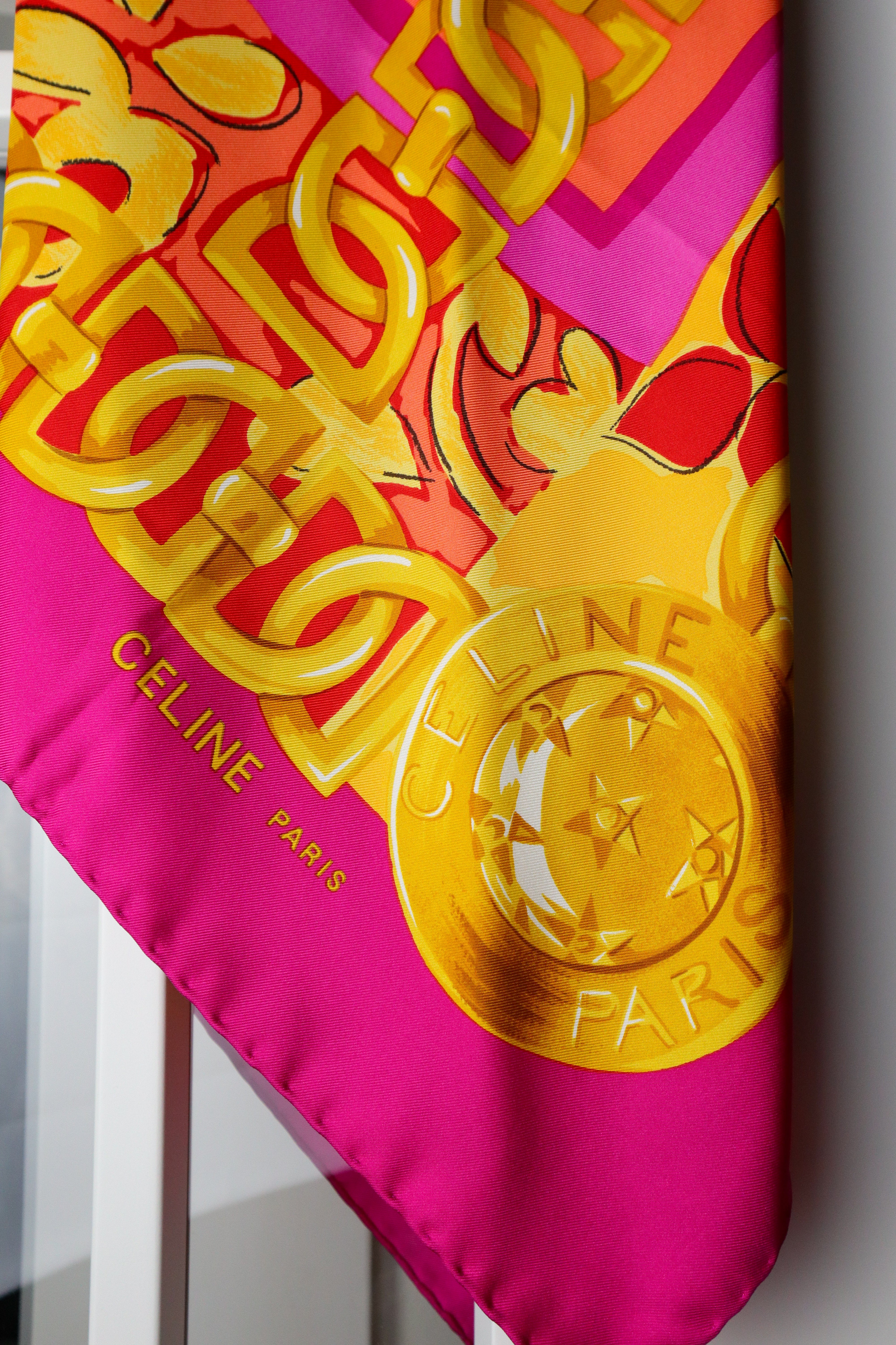 Celine - jedwabna apaszka „Royal Pink Medallion”