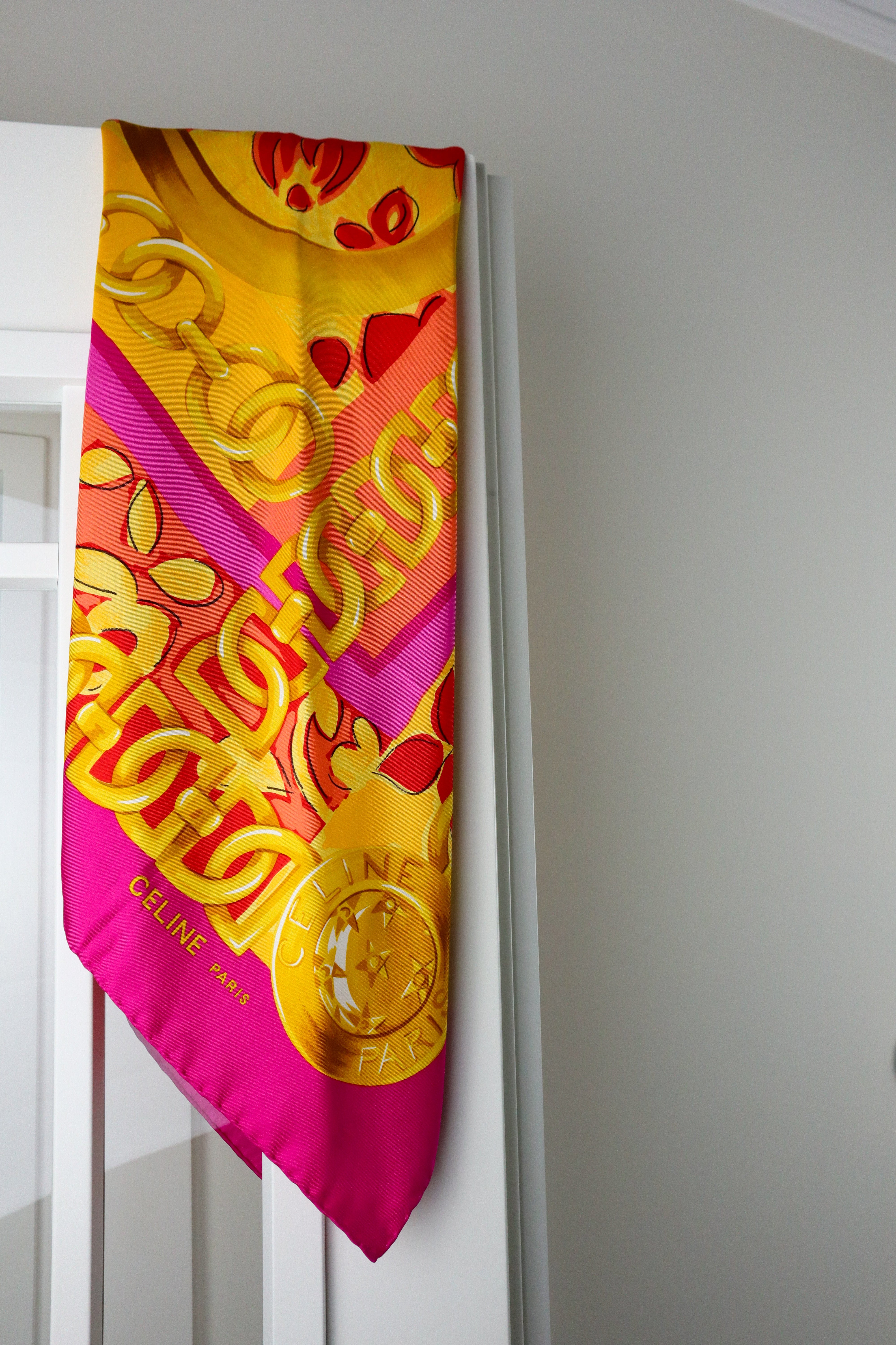 Celine - jedwabna apaszka „Royal Pink Medallion”