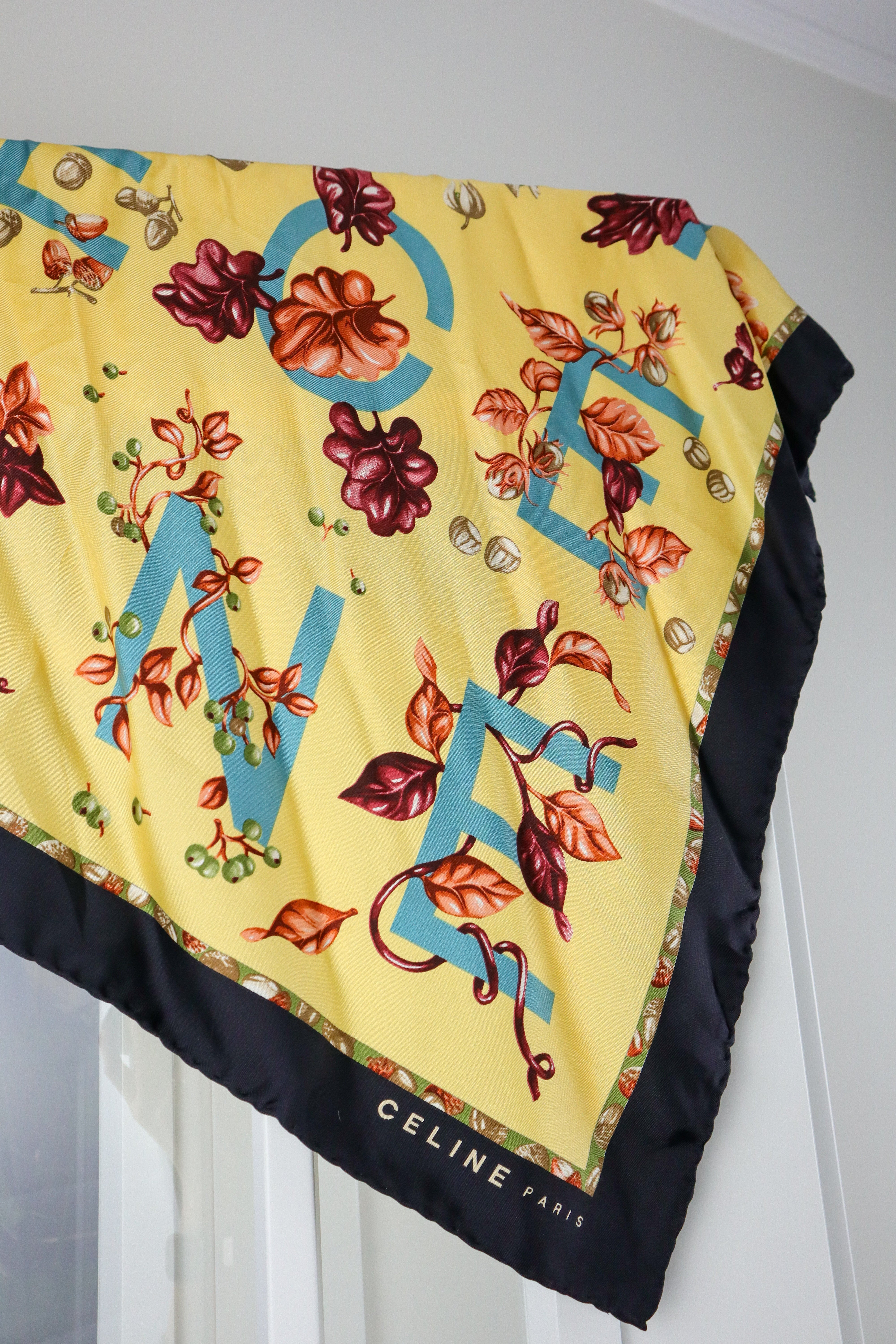 Celine - jedwabna apaszka "Floral Garden"