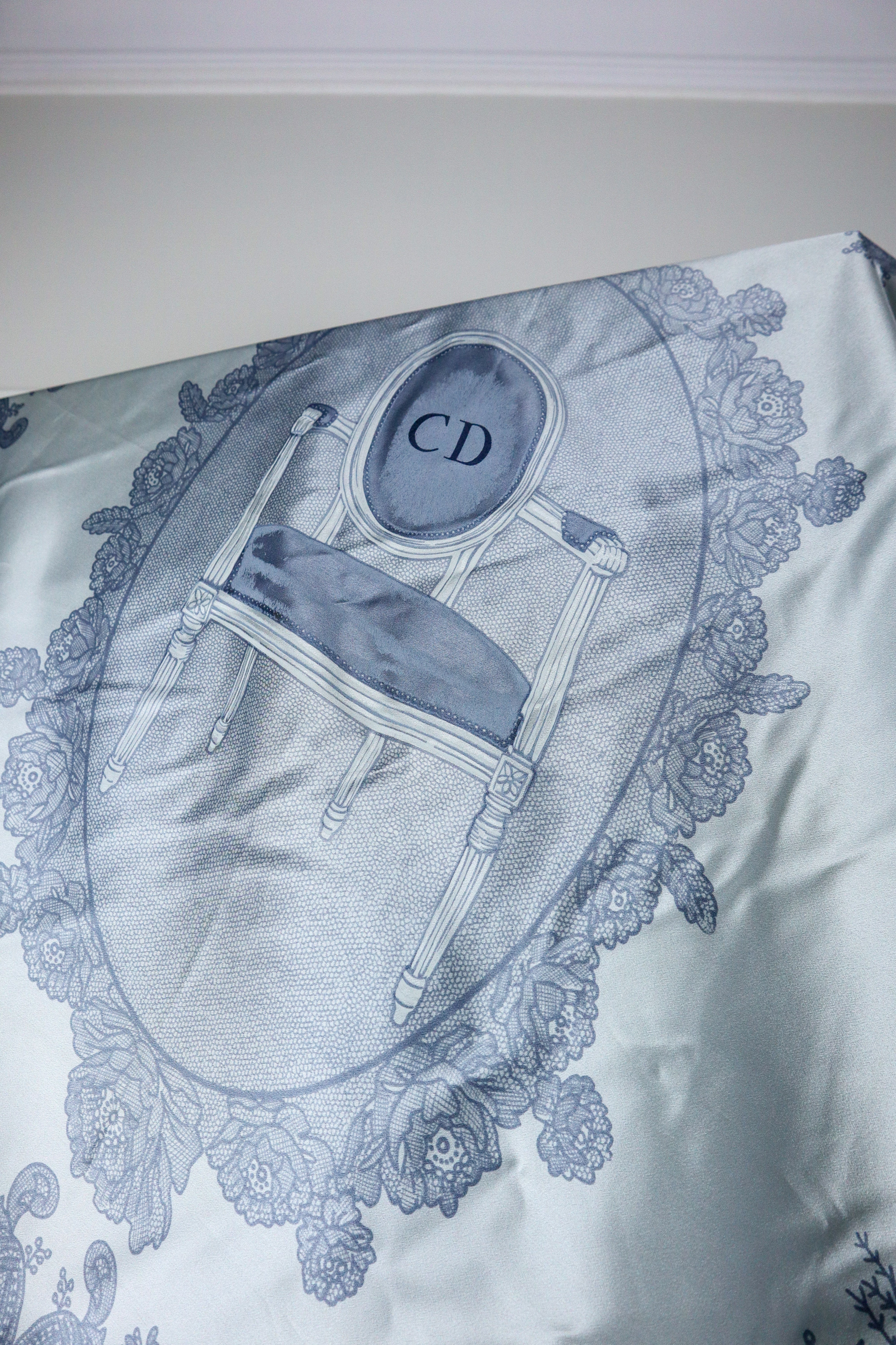 Christian Dior - unikatowy jedwabny szal „Toile de Jouy Chair”