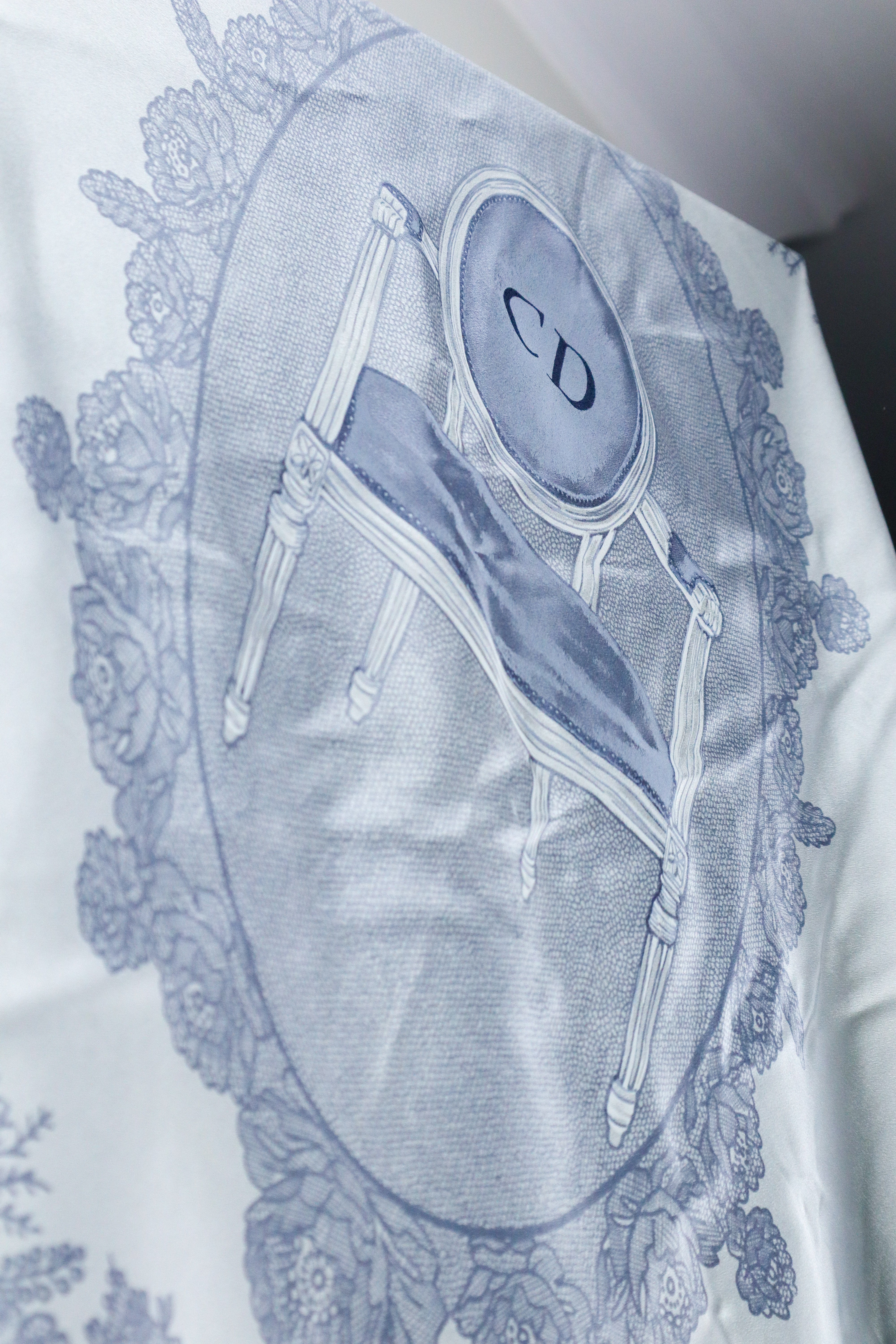 Christian Dior - unikatowy jedwabny szal „Toile de Jouy Chair”