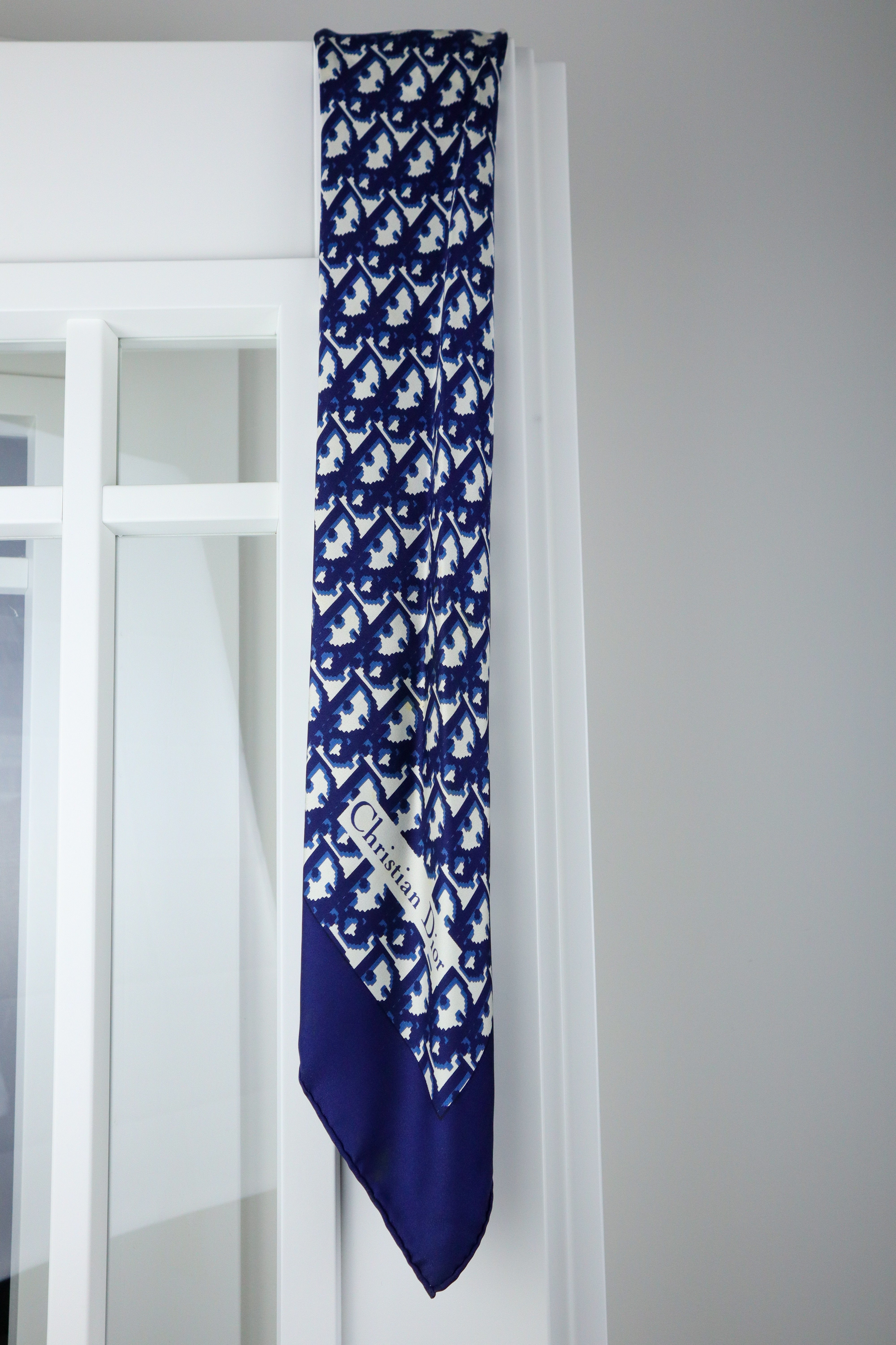 Christian Dior - jedwabna apaszka „Monogram Navy Oblique”