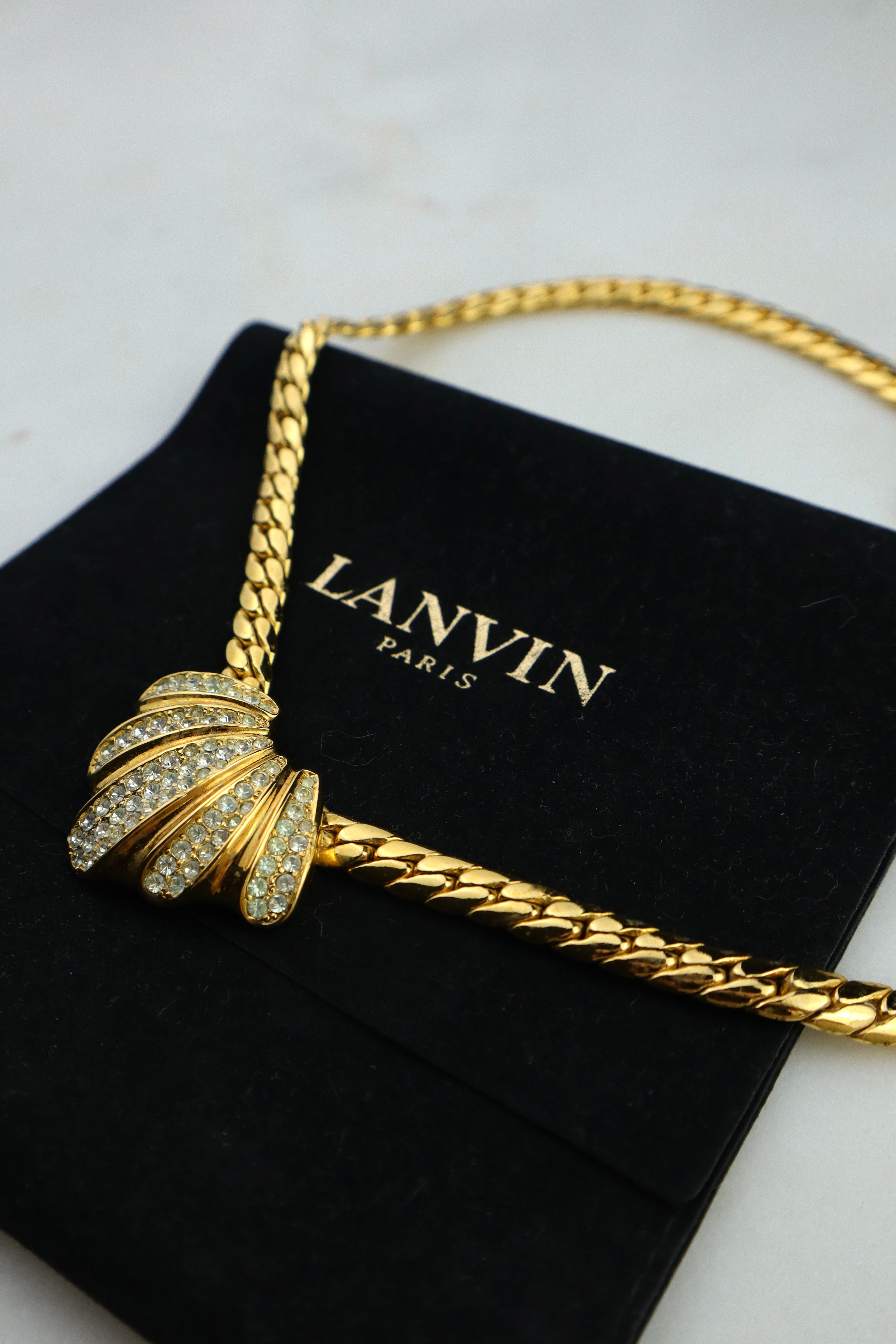 Lanvin - okazały naszyjnik z muszlą