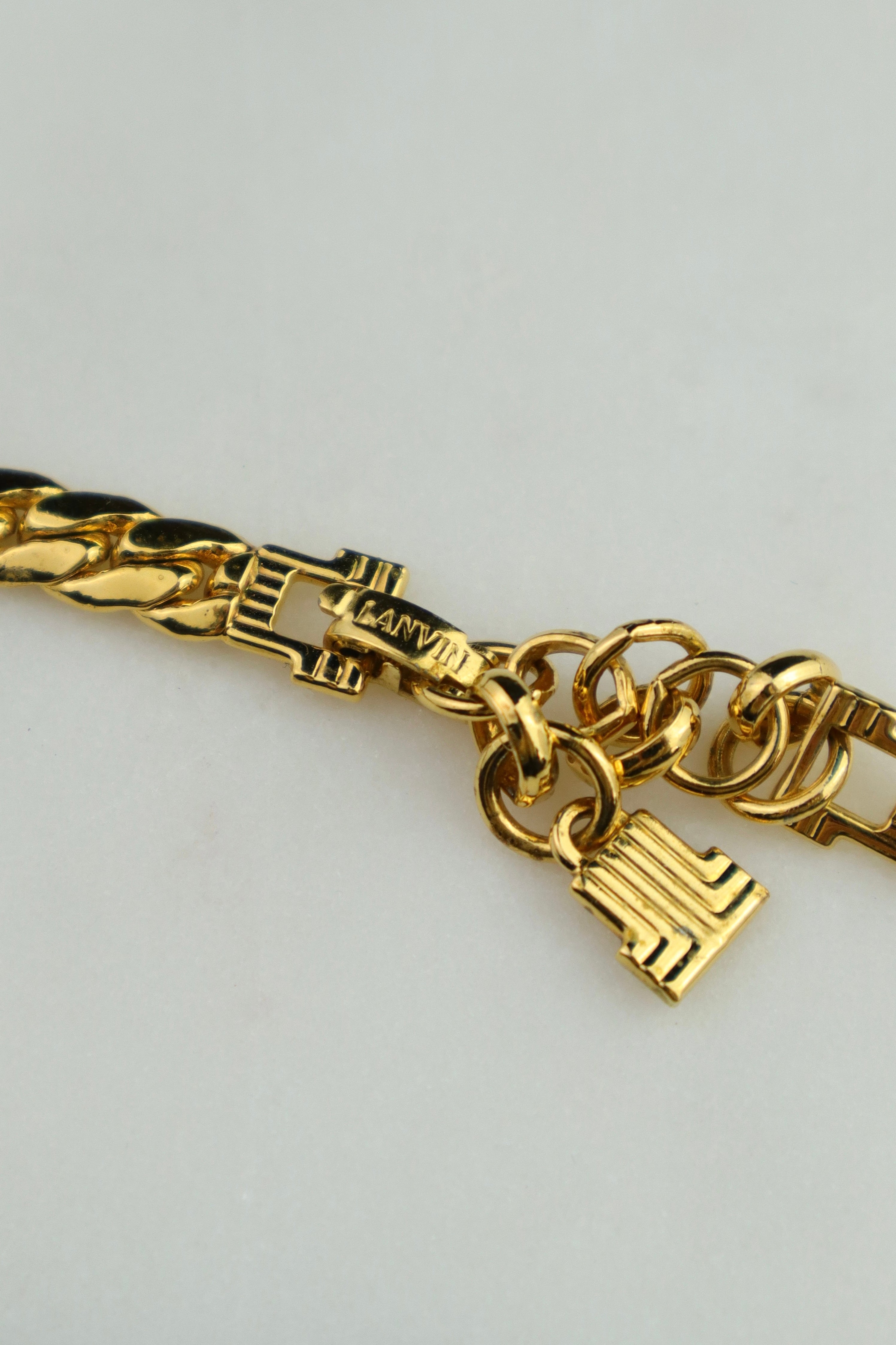 Lanvin - okazały naszyjnik z muszlą