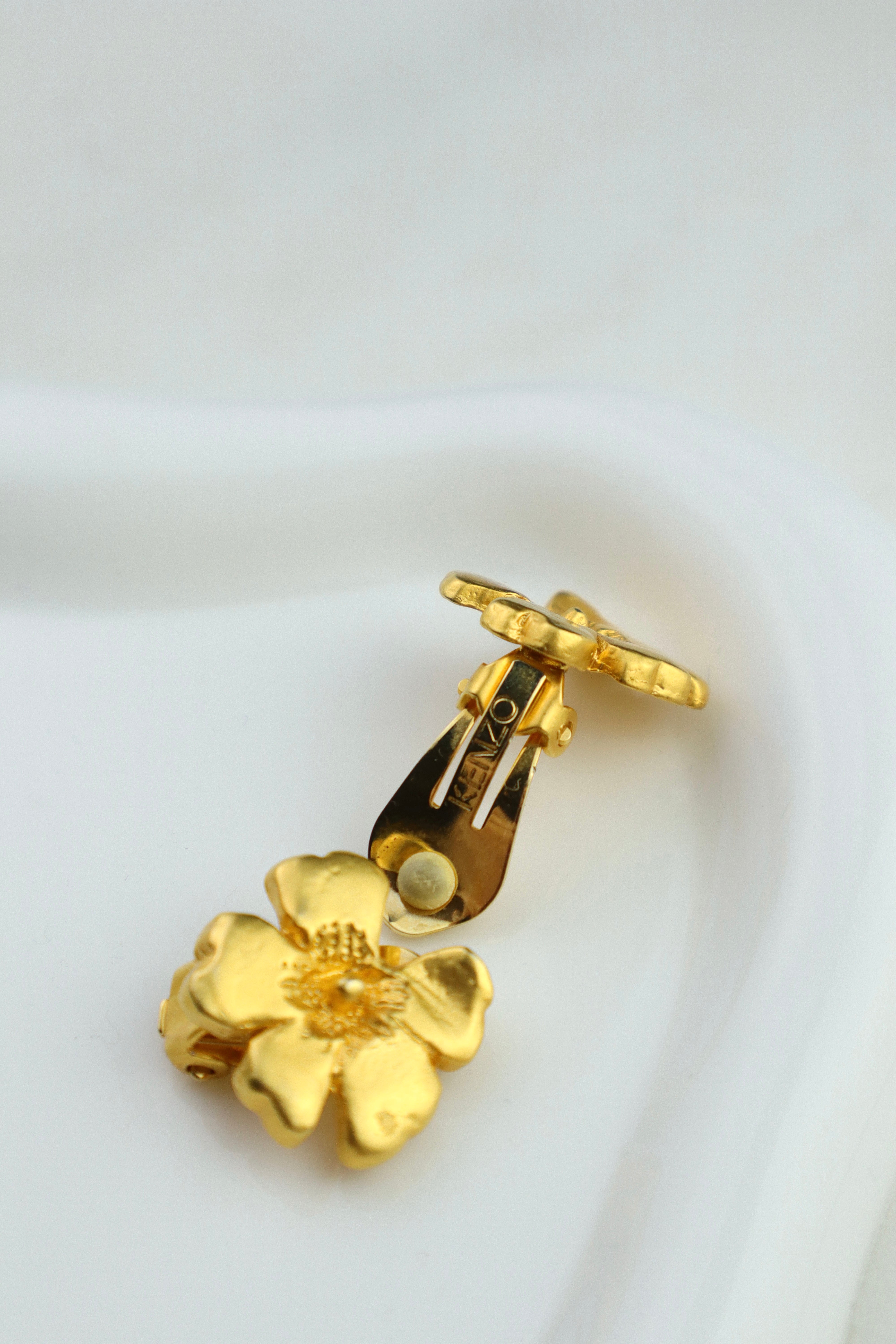 Kenzo - pozłacane klipsy vintage kwiaty