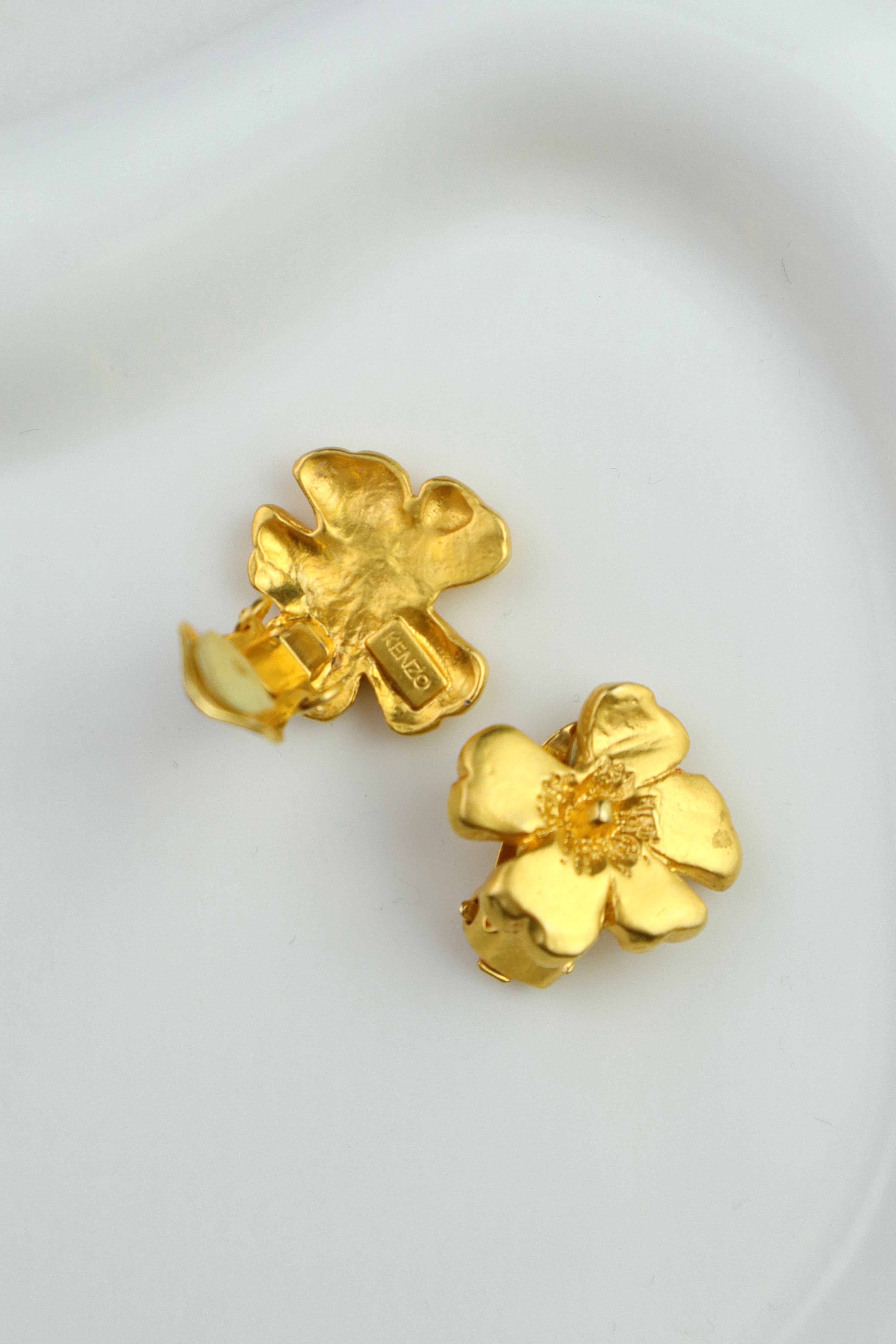 Kenzo - pozłacane klipsy vintage kwiaty