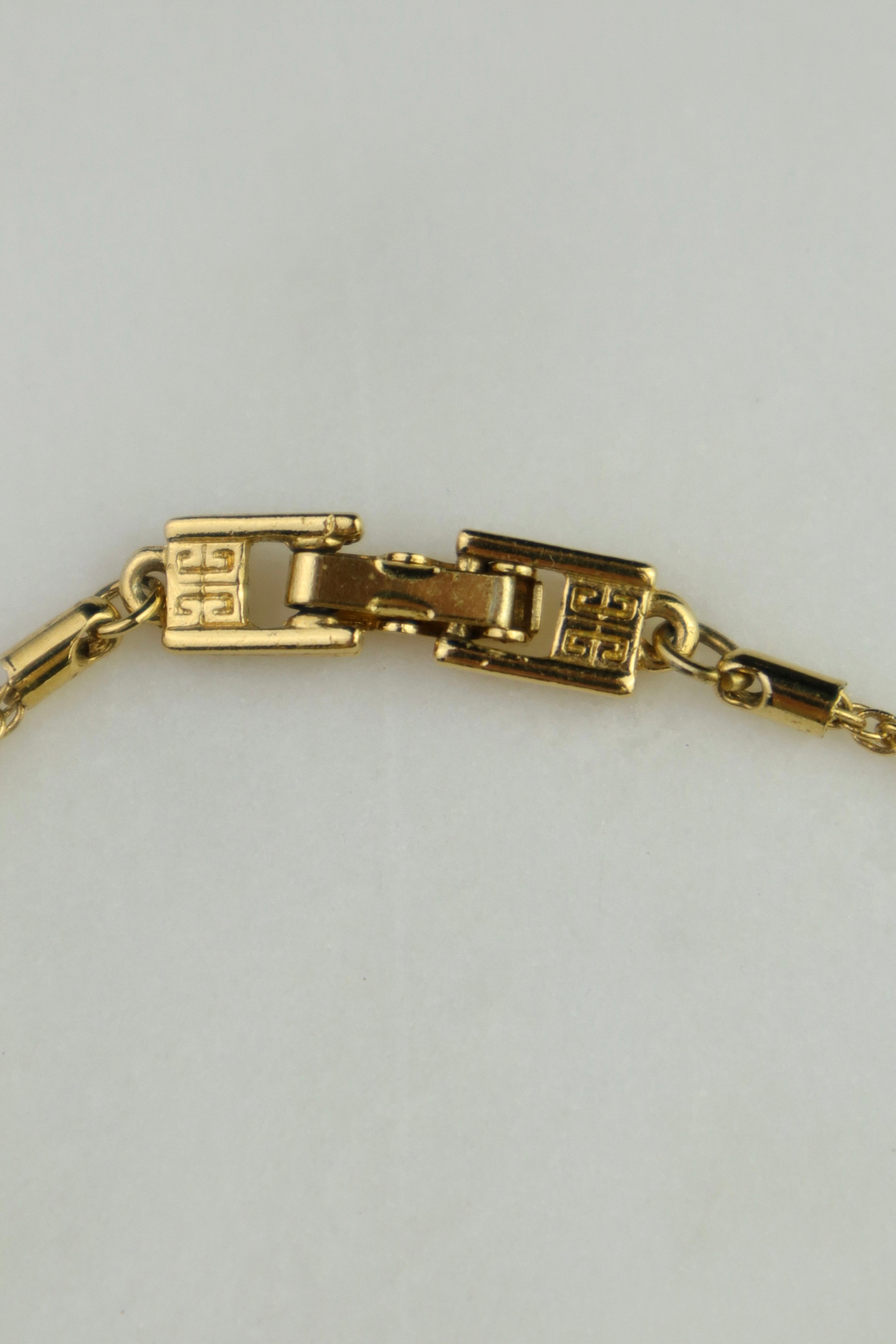 Givenchy - naszyjnik vintage z geometrycznym medalionem