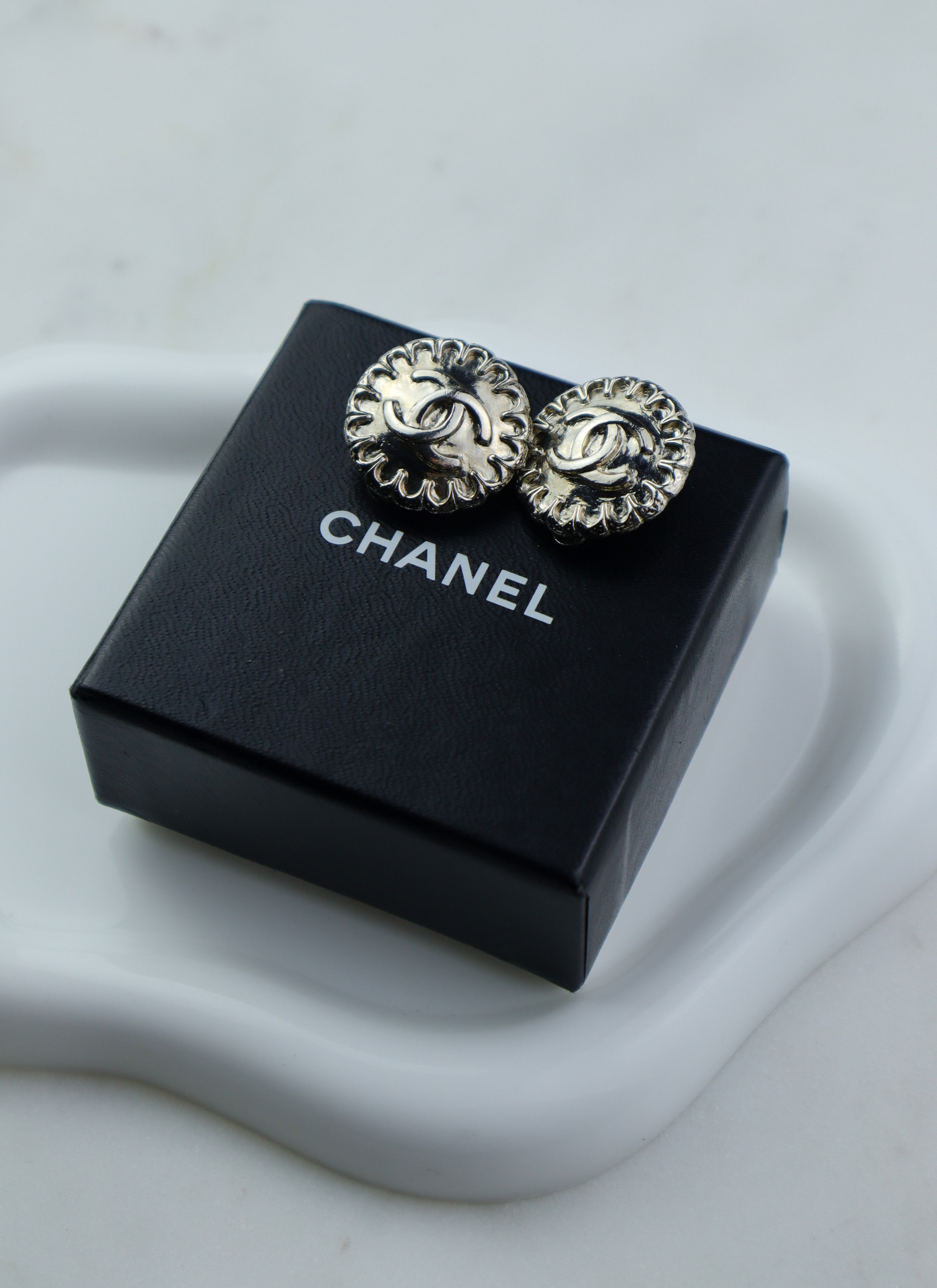 Chanel - srebrzone klipsy vintage sezon wiosna/lato 1997