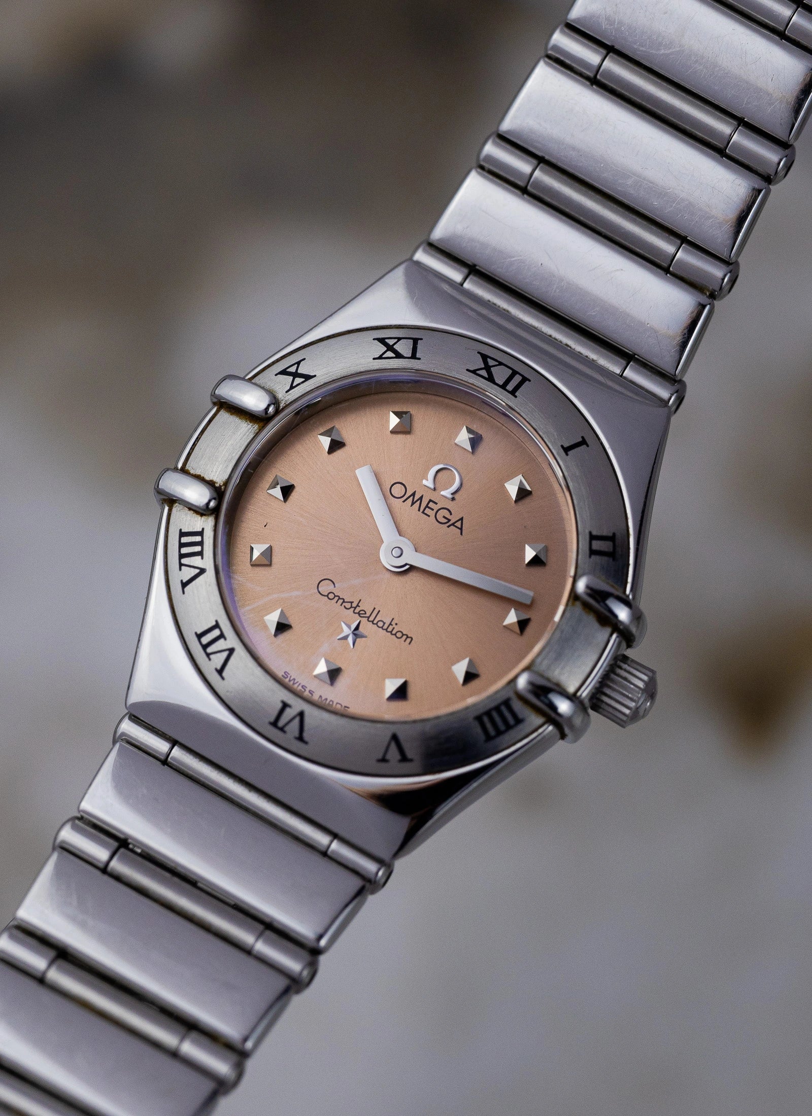 1998 Omega Constellation Manhattan 1561.61 My Choice by Cindy Crawford Salmon Dial Full Set