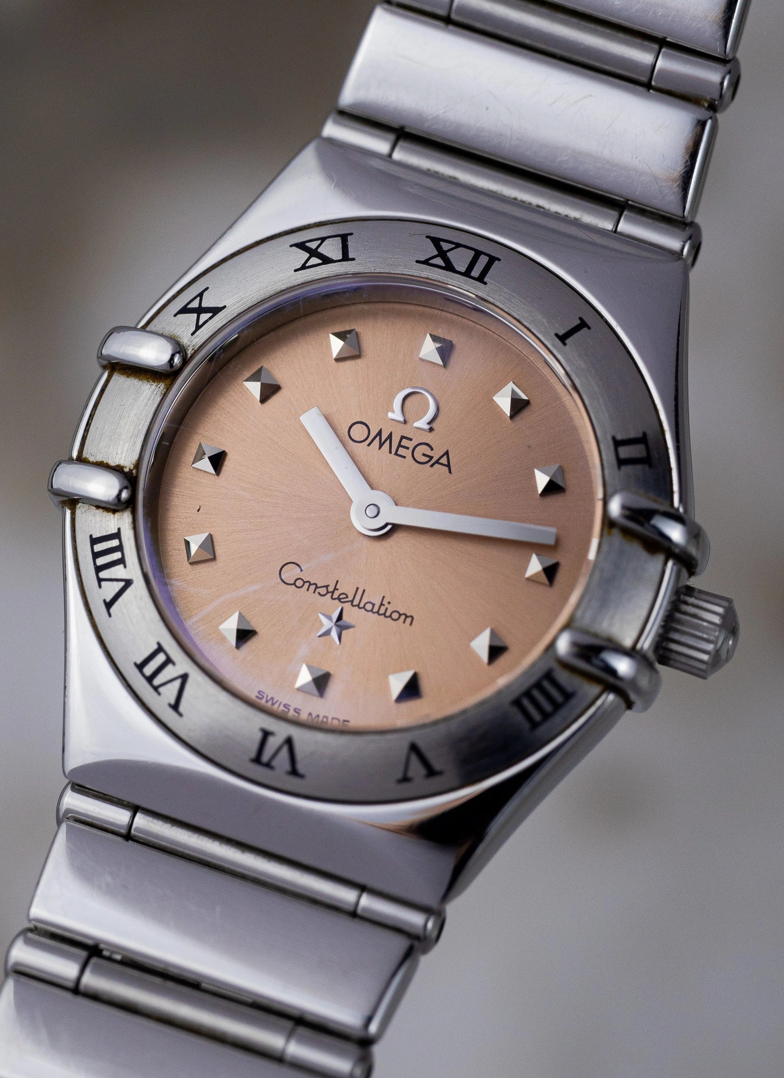 1998 Omega Constellation Manhattan 1561.61 My Choice by Cindy Crawford Salmon Dial Full Set