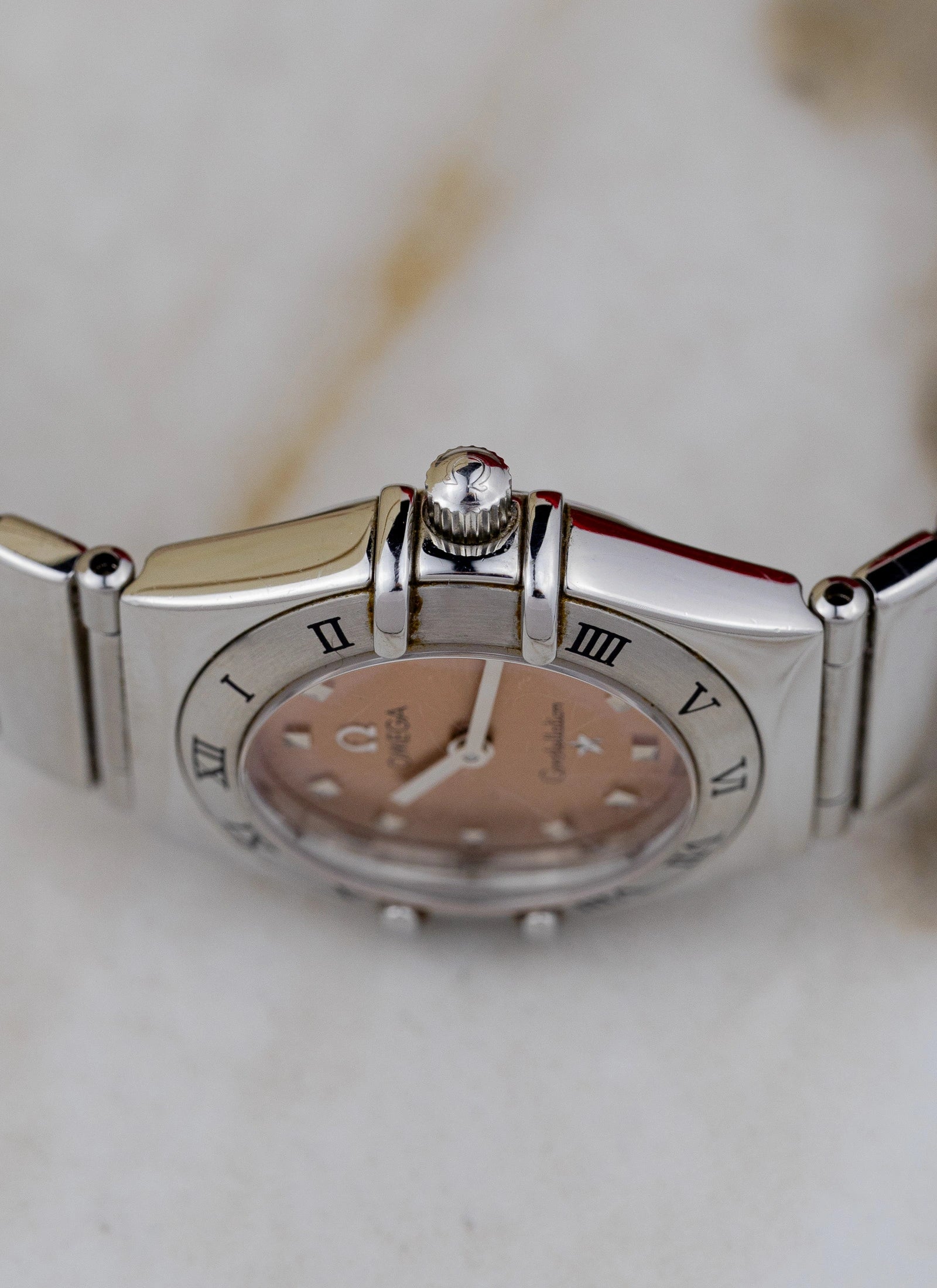 1998 Omega Constellation Manhattan 1561.61 My Choice by Cindy Crawford Salmon Dial Full Set