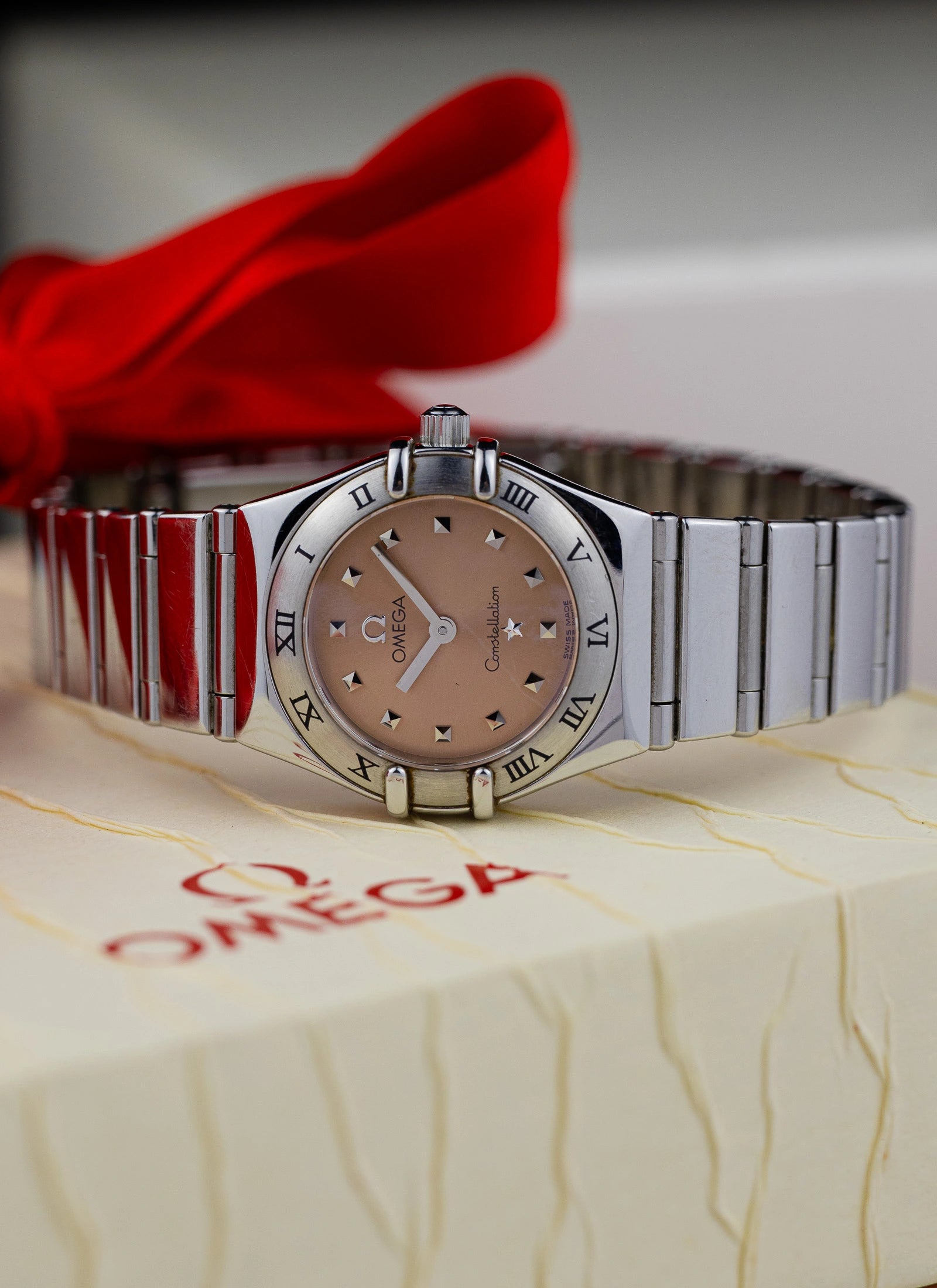 1998 Omega Constellation Manhattan 1561.61 My Choice by Cindy Crawford Salmon Dial Full Set
