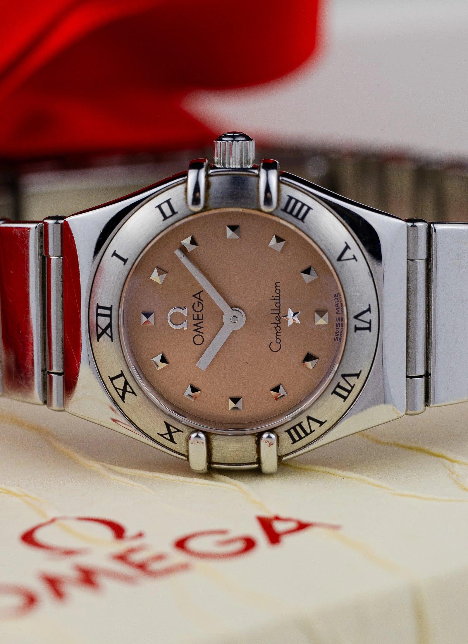 1998 Omega Constellation Manhattan 1561.61 My Choice by Cindy Crawford Salmon Dial Full Set