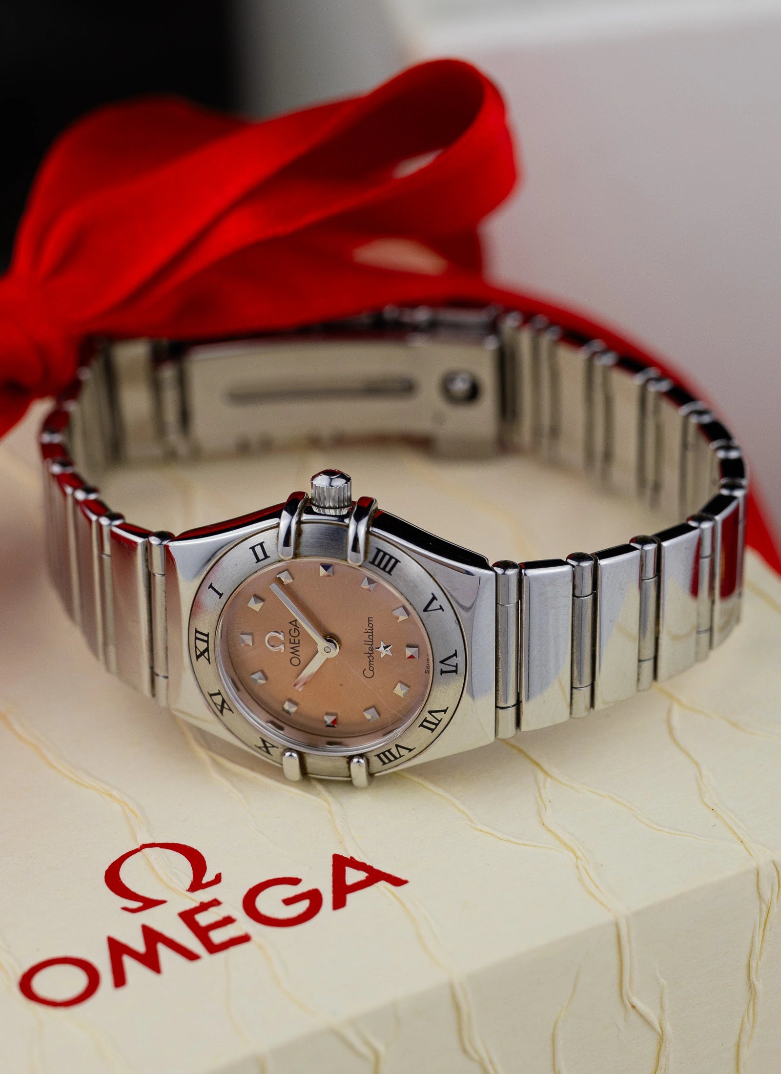 1998 Omega Constellation Manhattan 1561.61 My Choice by Cindy Crawford Salmon Dial Full Set