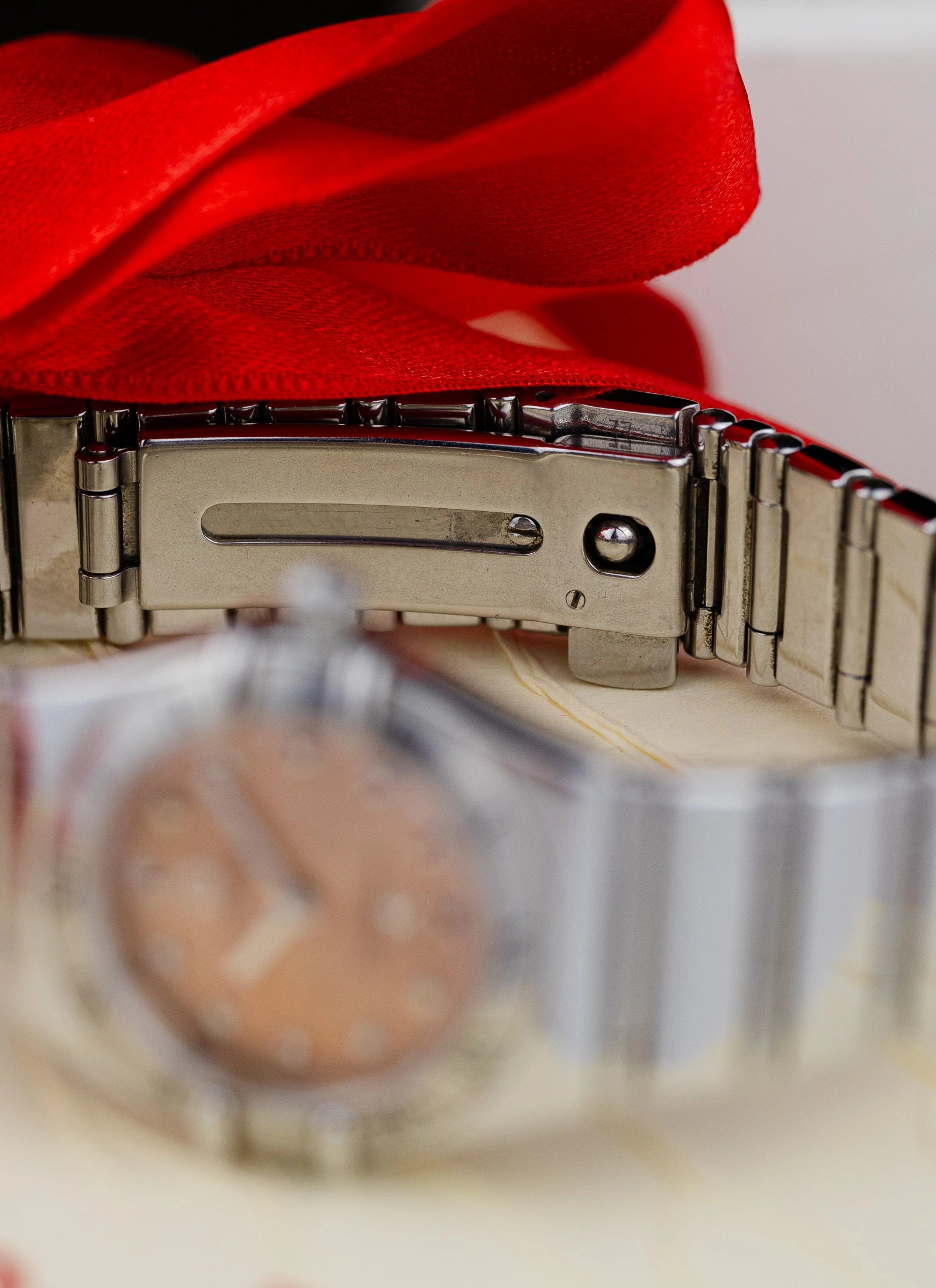 1998 Omega Constellation Manhattan 1561.61 My Choice by Cindy Crawford Salmon Dial Full Set