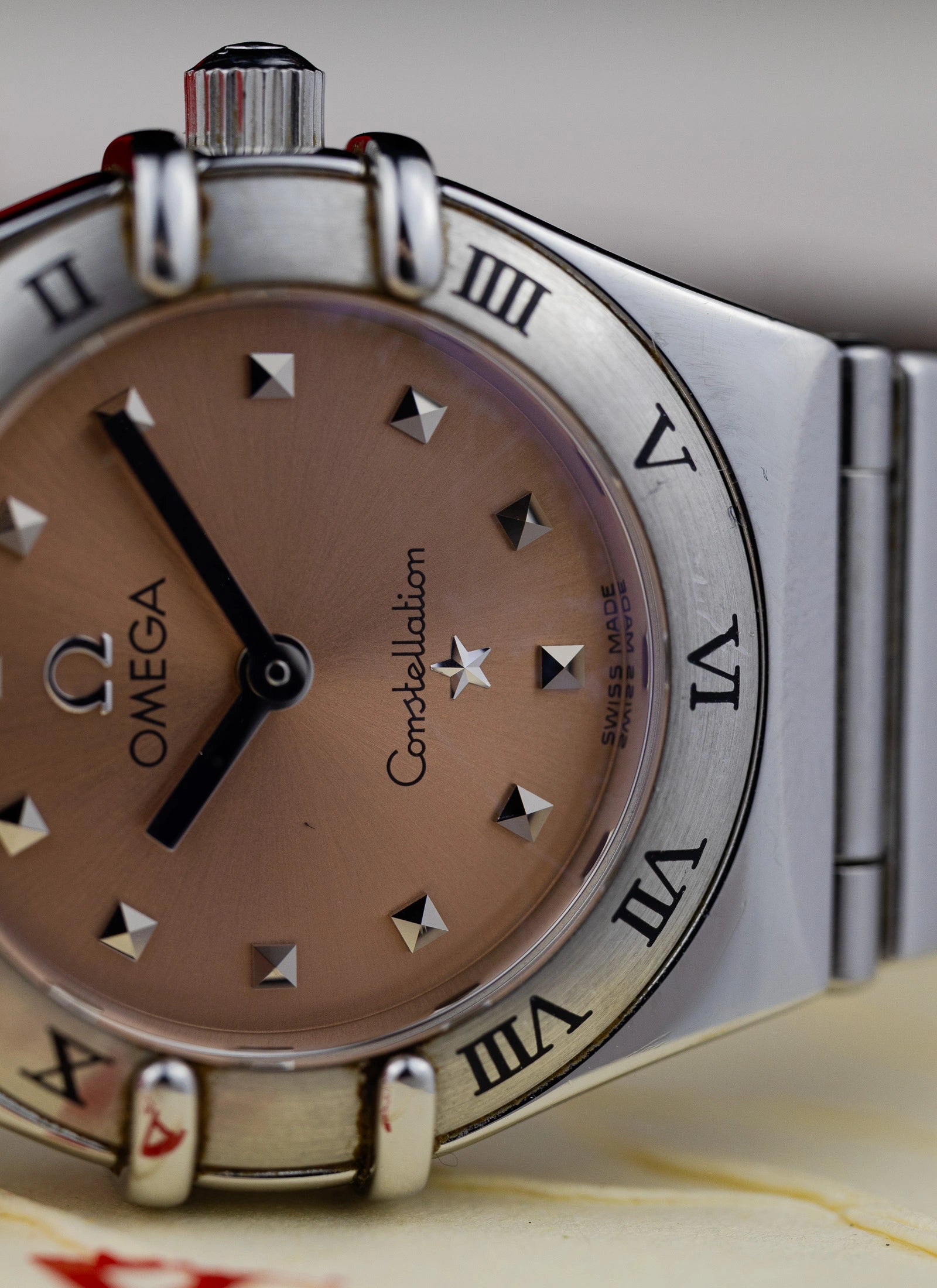 1998 Omega Constellation Manhattan 1561.61 My Choice by Cindy Crawford Salmon Dial Full Set