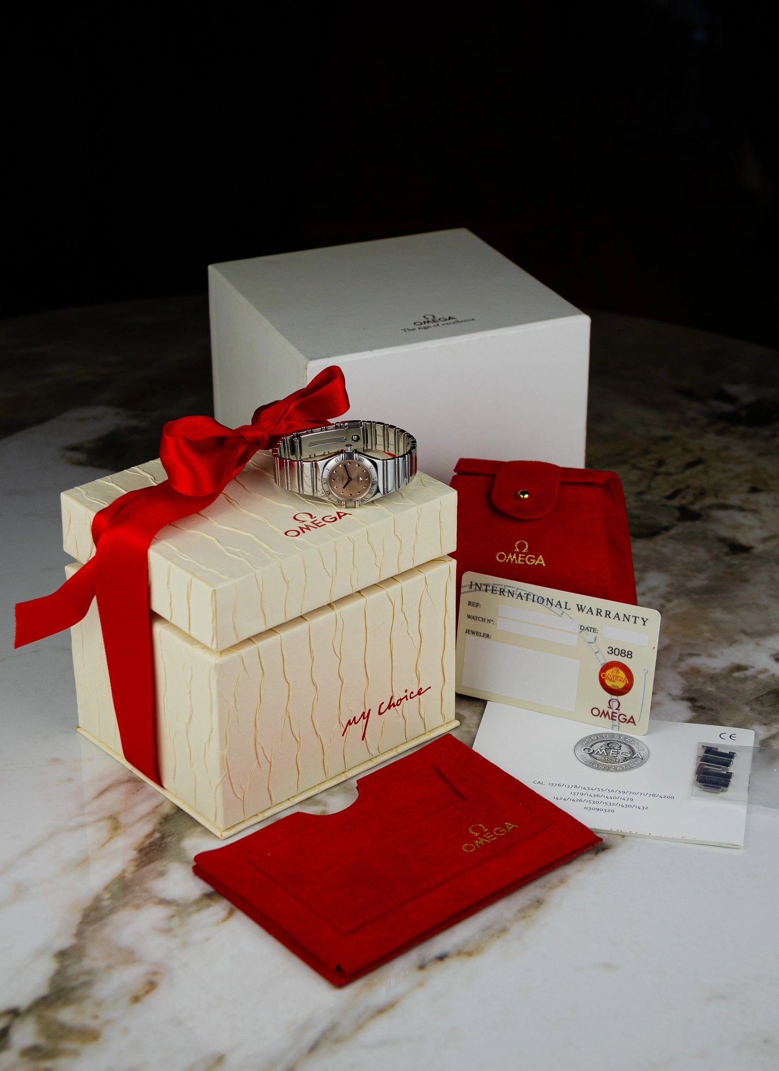 1998 Omega Constellation Manhattan 1561.61 My Choice by Cindy Crawford Salmon Dial Full Set