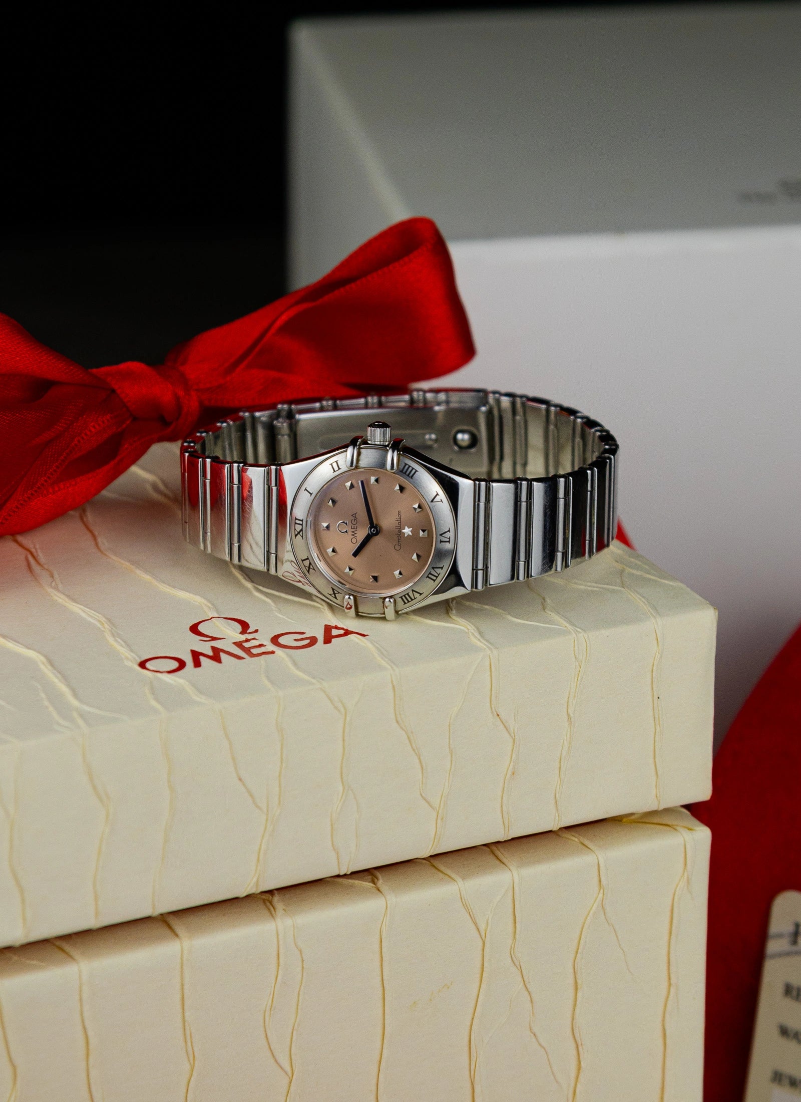 1998 Omega Constellation Manhattan 1561.61 My Choice by Cindy Crawford Salmon Dial Full Set