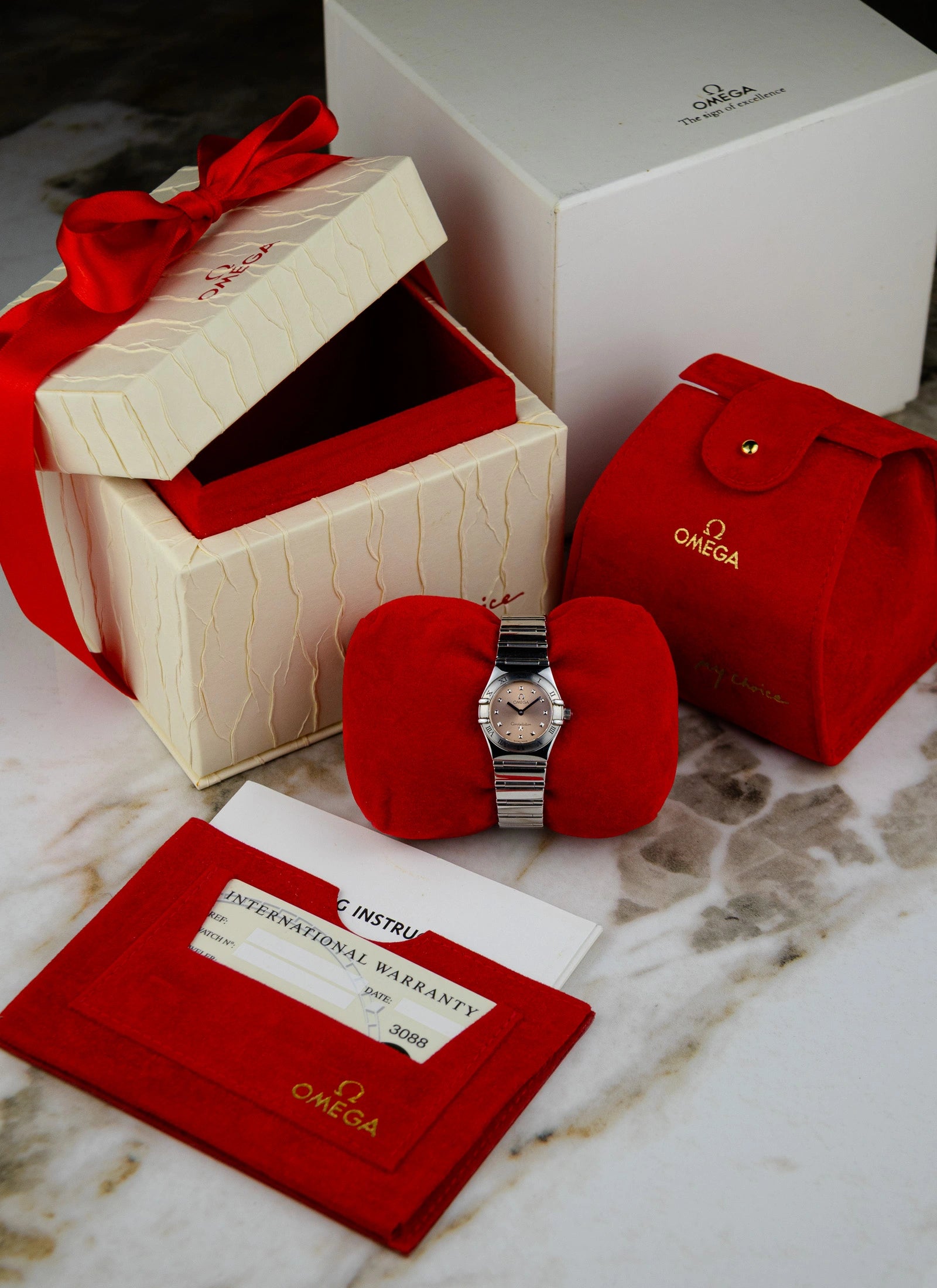 1998 Omega Constellation Manhattan 1561.61 My Choice by Cindy Crawford Salmon Dial Full Set
