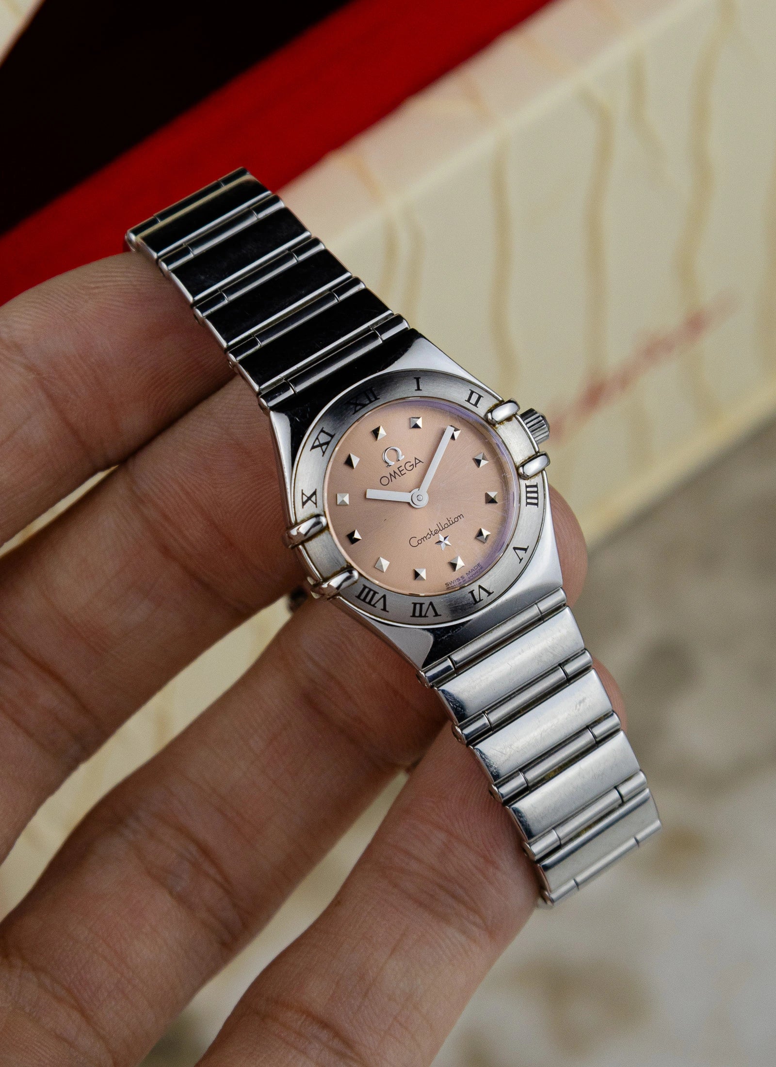 1998 Omega Constellation Manhattan 1561.61 My Choice by Cindy Crawford Salmon Dial Full Set