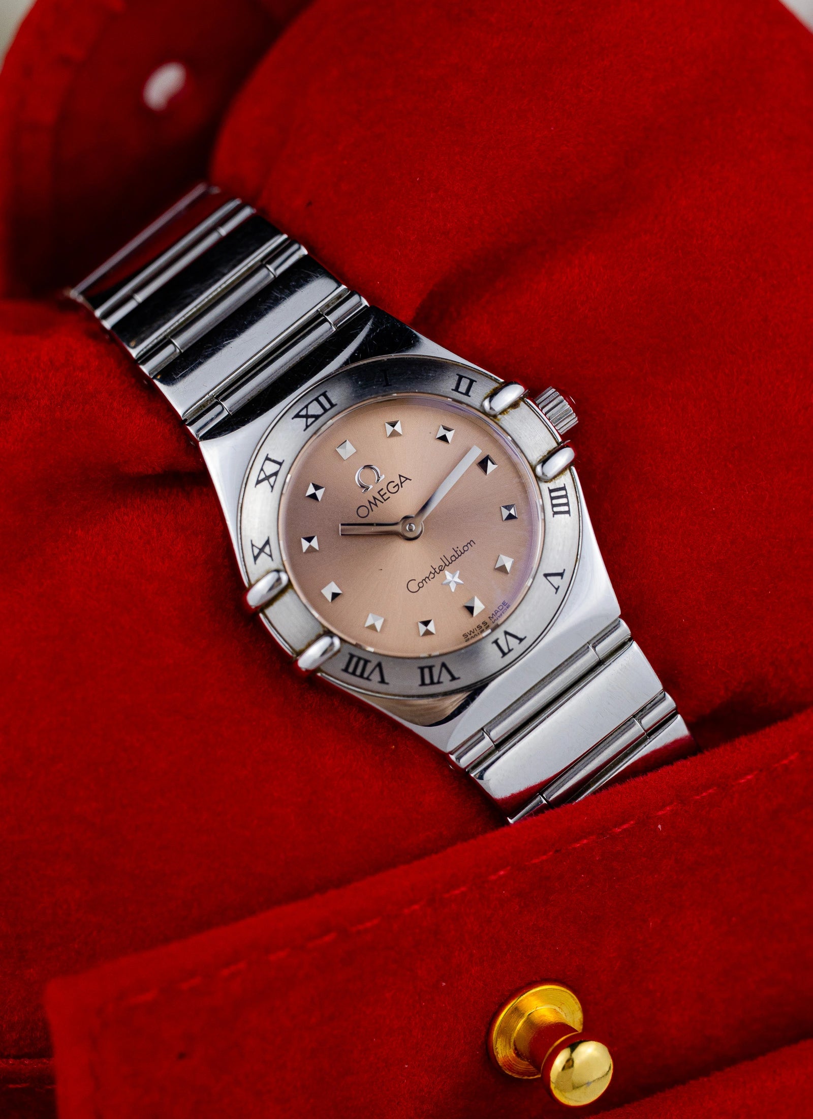 1998 Omega Constellation Manhattan 1561.61 My Choice by Cindy Crawford Salmon Dial Full Set