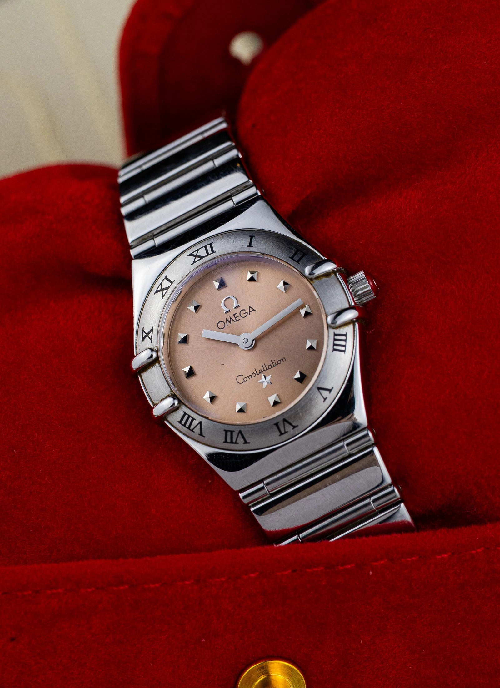 1998 Omega Constellation Manhattan 1561.61 My Choice by Cindy Crawford Salmon Dial Full Set