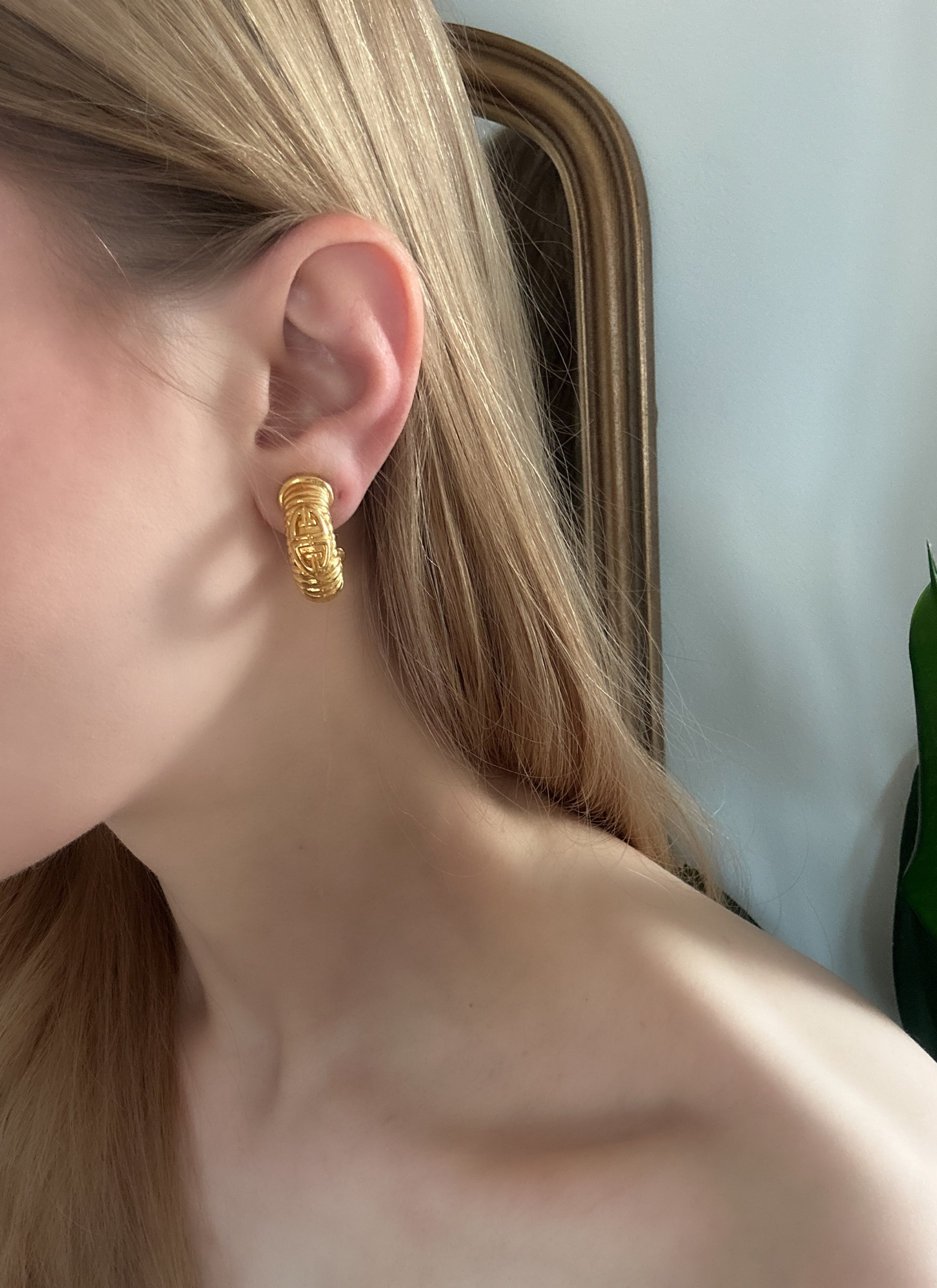 Givenchy - pozłacane klipsy koła