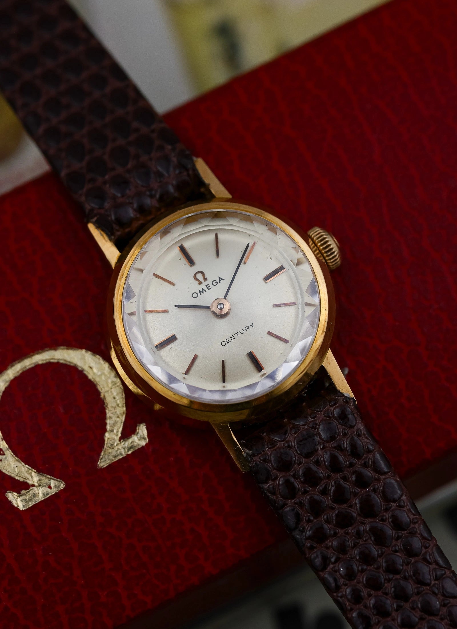 1964 18K Lady Omega Century Cocktail Watch 511.122 cal. 620 Box