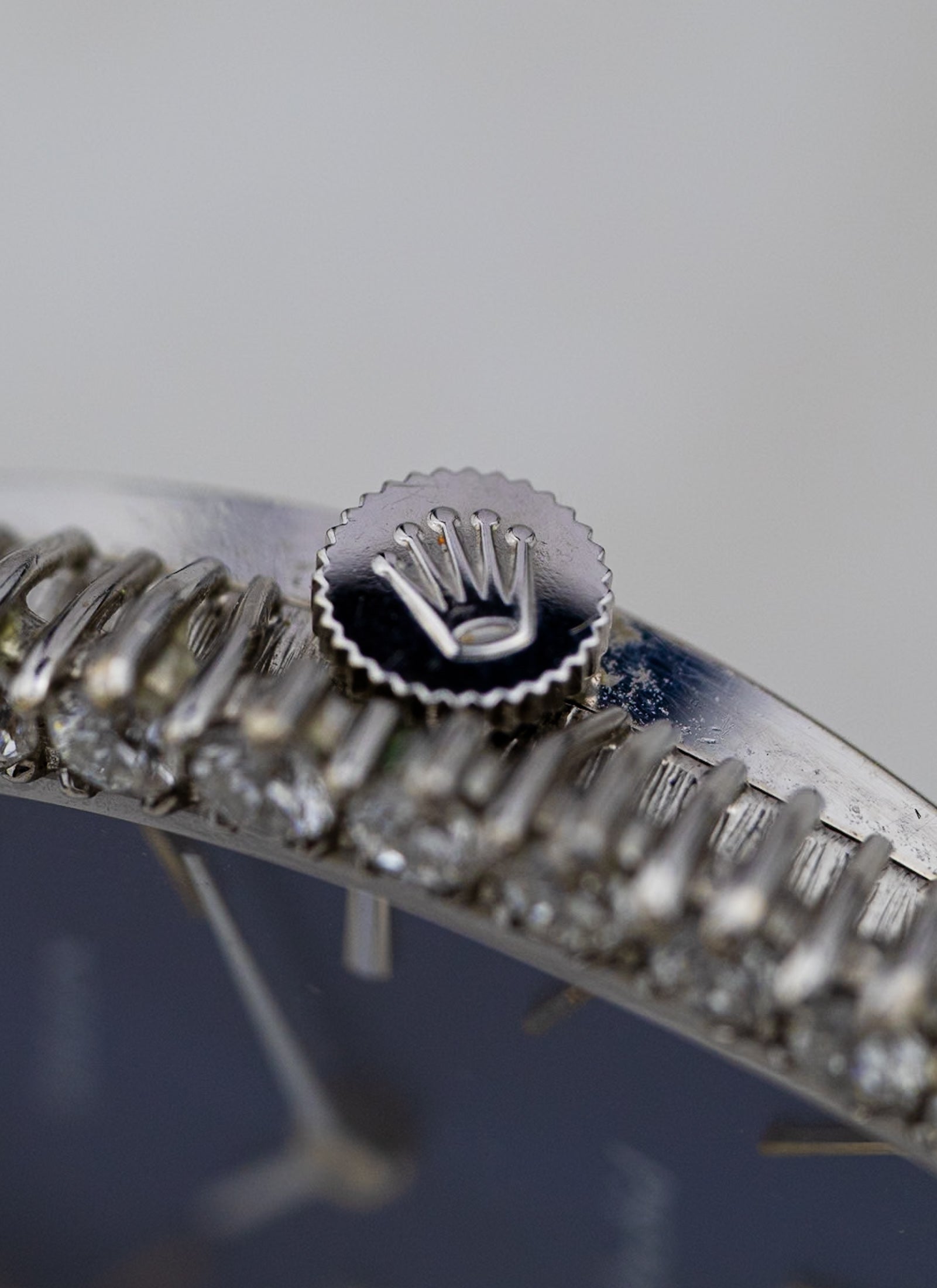 1975 18K Lady Rolex Orchid Navy Dial Diamond Bezel 2676