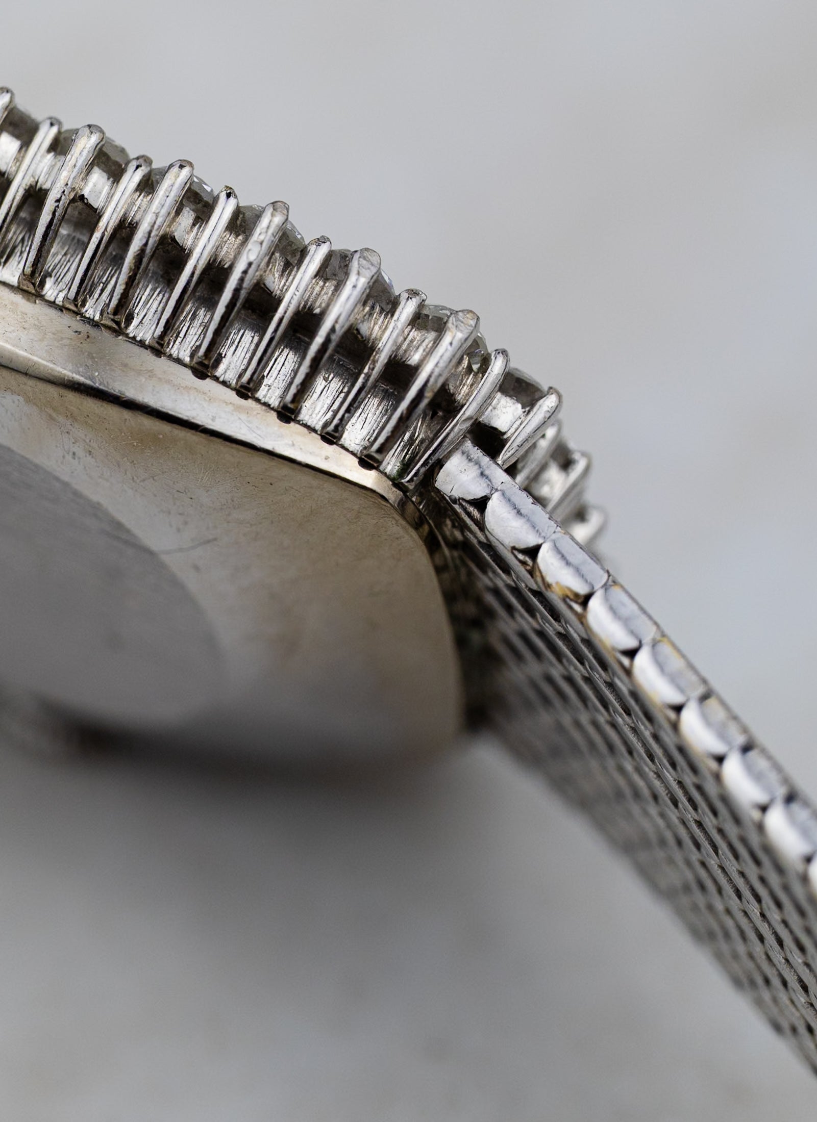 1975 18K Lady Rolex Orchid Navy Dial Diamond Bezel 2676