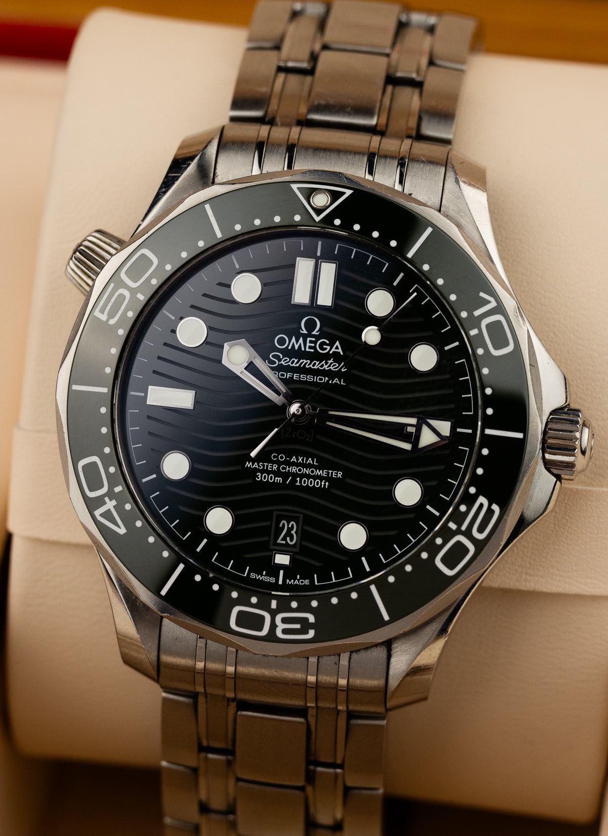 2023 Omega Seamaster 300M Green 210.30.42.20.10.001 Full Set