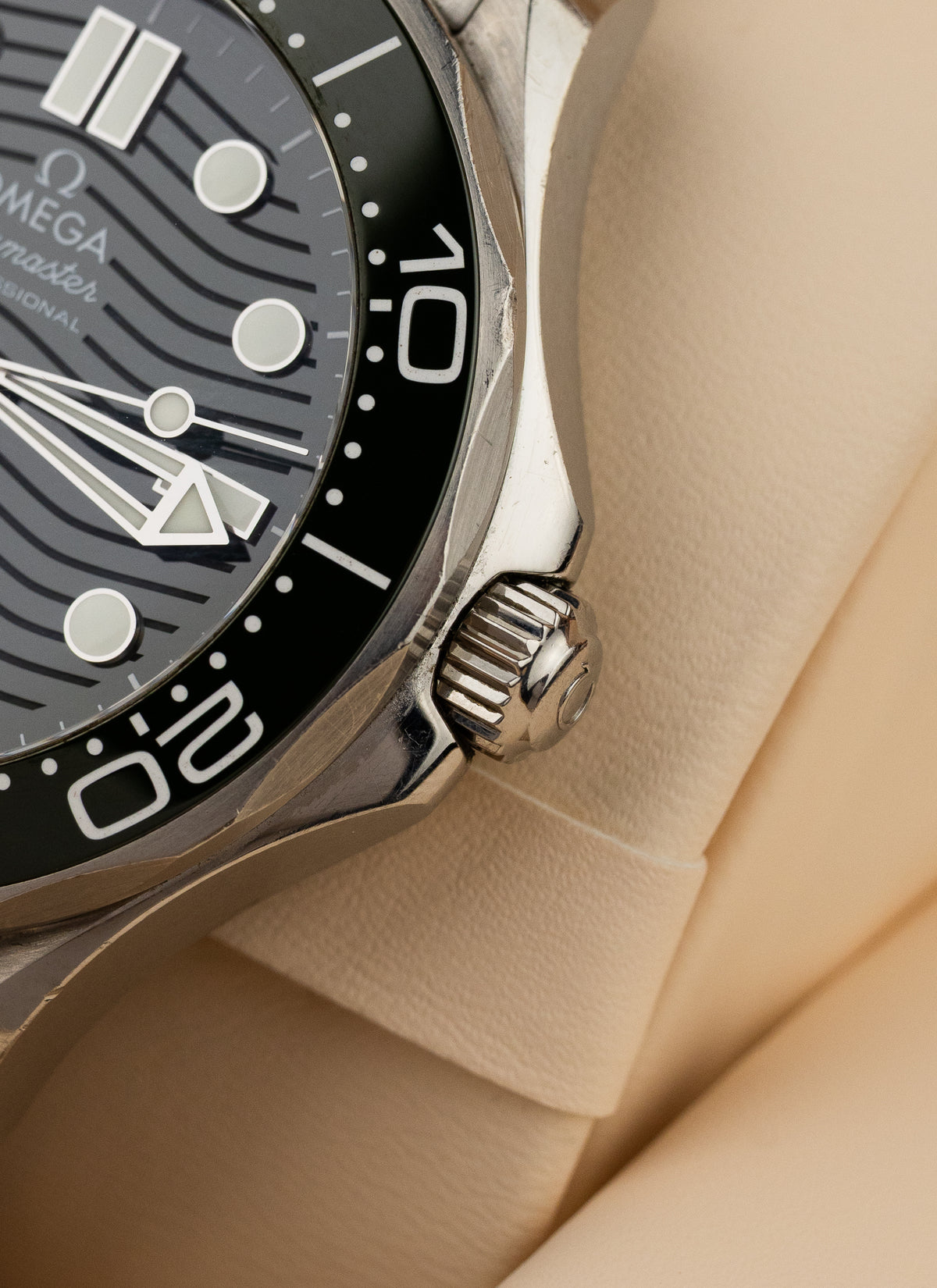 2023 Omega Seamaster 300M Green 210.30.42.20.10.001 Full Set