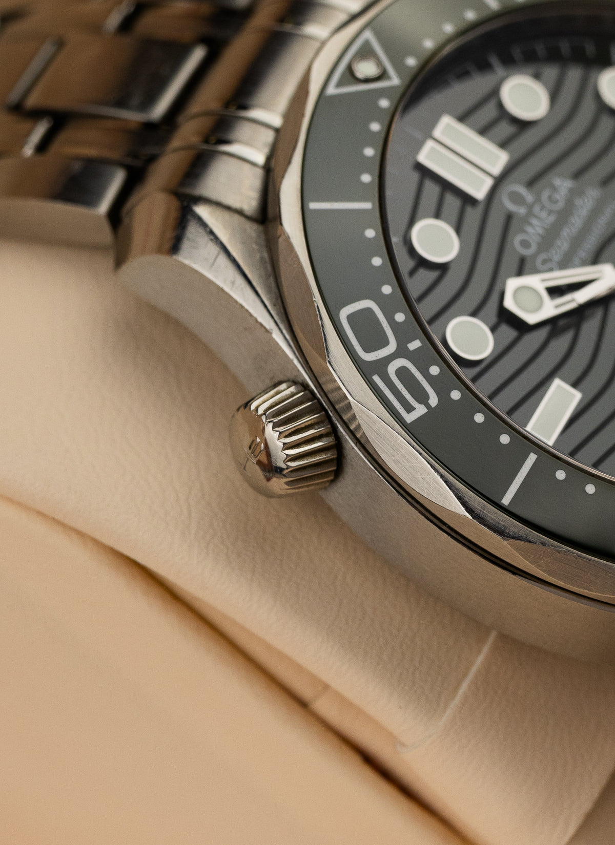 2023 Omega Seamaster 300M Green 210.30.42.20.10.001 Full Set
