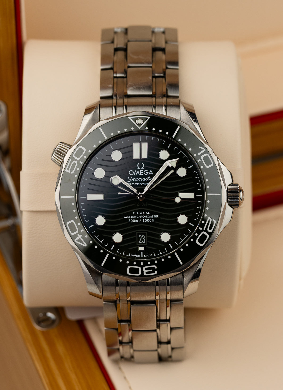 2023 Omega Seamaster 300M Green 210.30.42.20.10.001 Full Set