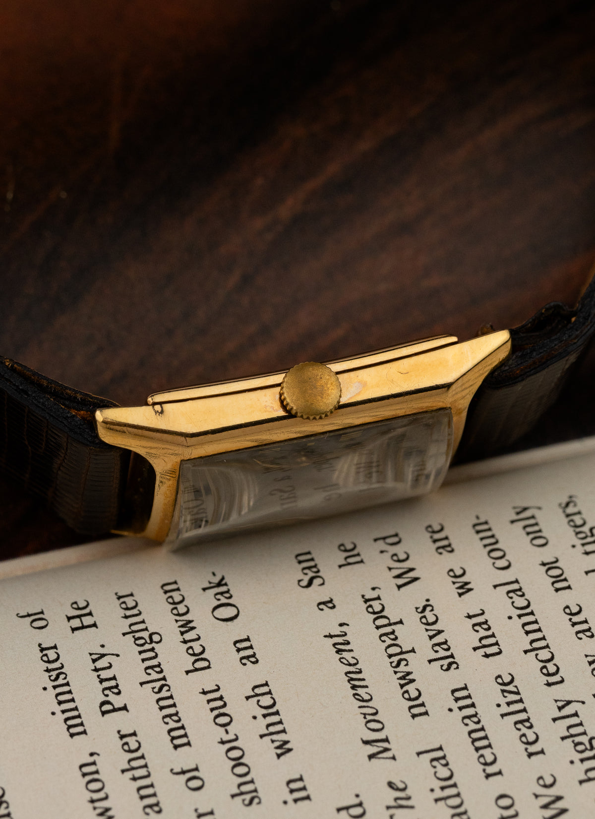 1944 18K Omega Tank Art Déco Fab. Suisse