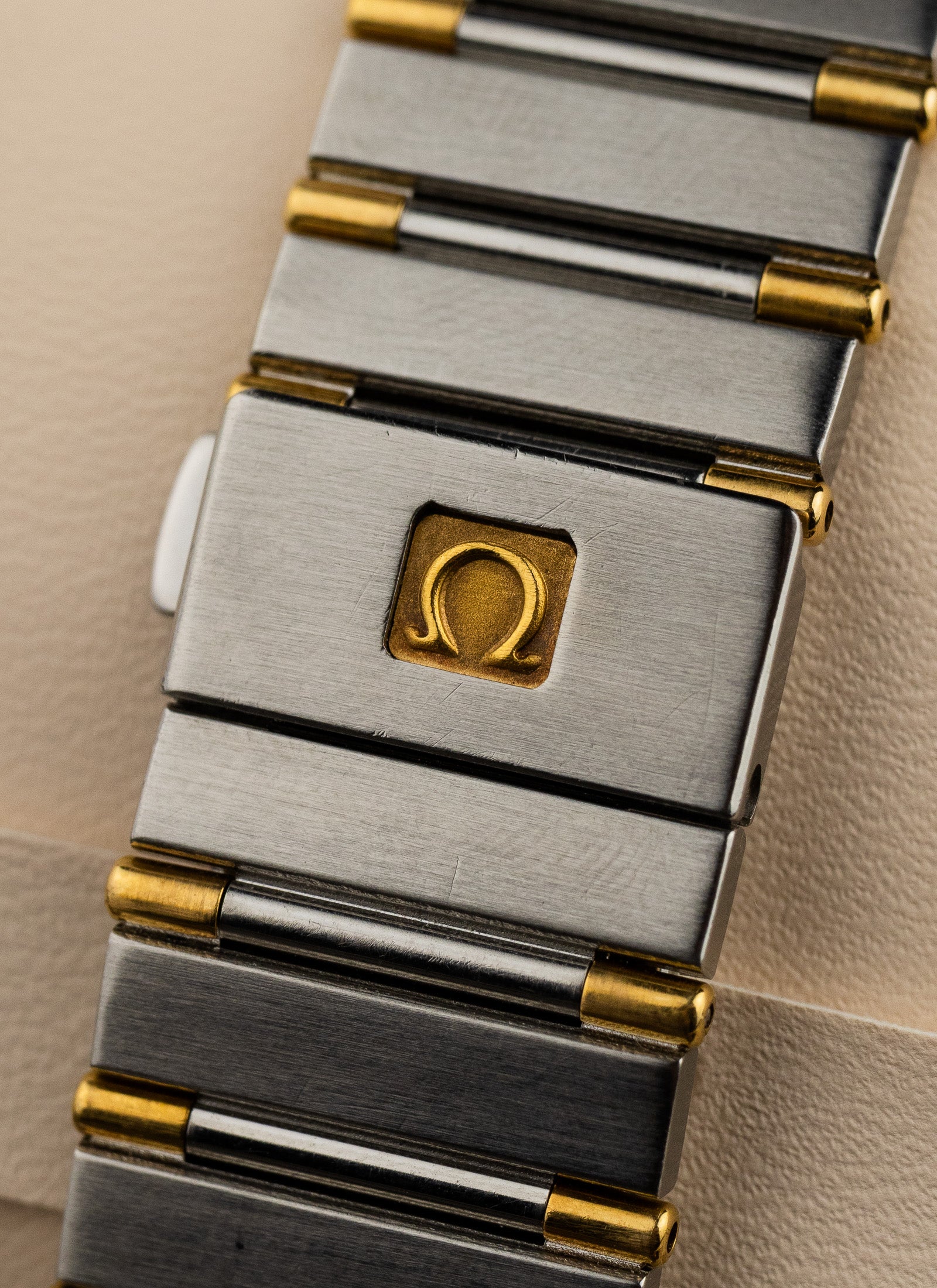 1989 Omega Constellation Manhattan Bicolor 396.1070 cal. 1441