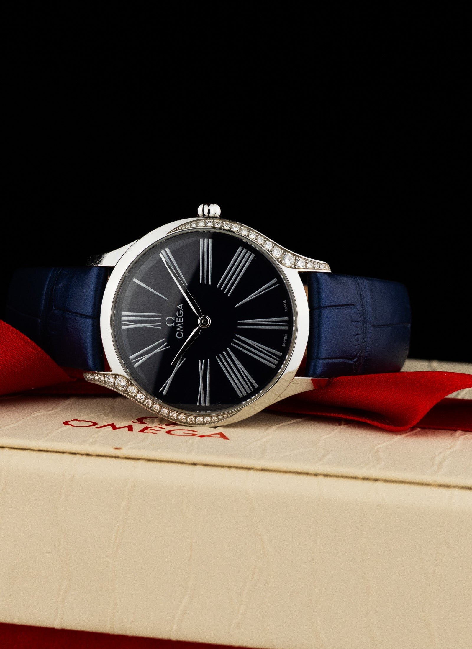 2019 Lady Omega De Ville Trésor Diamonds 428.18.36.60.03.001 cal. 4061 Full Set