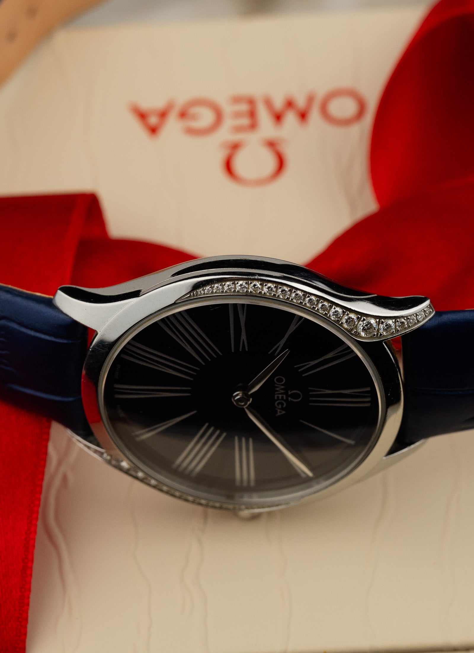2019 Lady Omega De Ville Trésor Diamonds 428.18.36.60.03.001 cal. 4061 Full Set