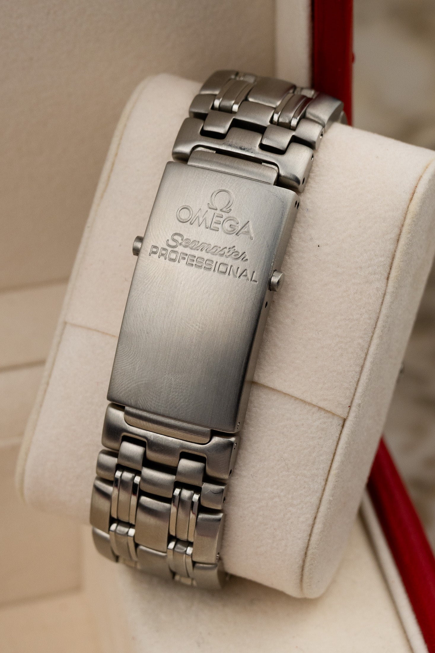 1999 Omega Seamaster 300m 2531.80 cal. 1120 James Bond Box and Papers